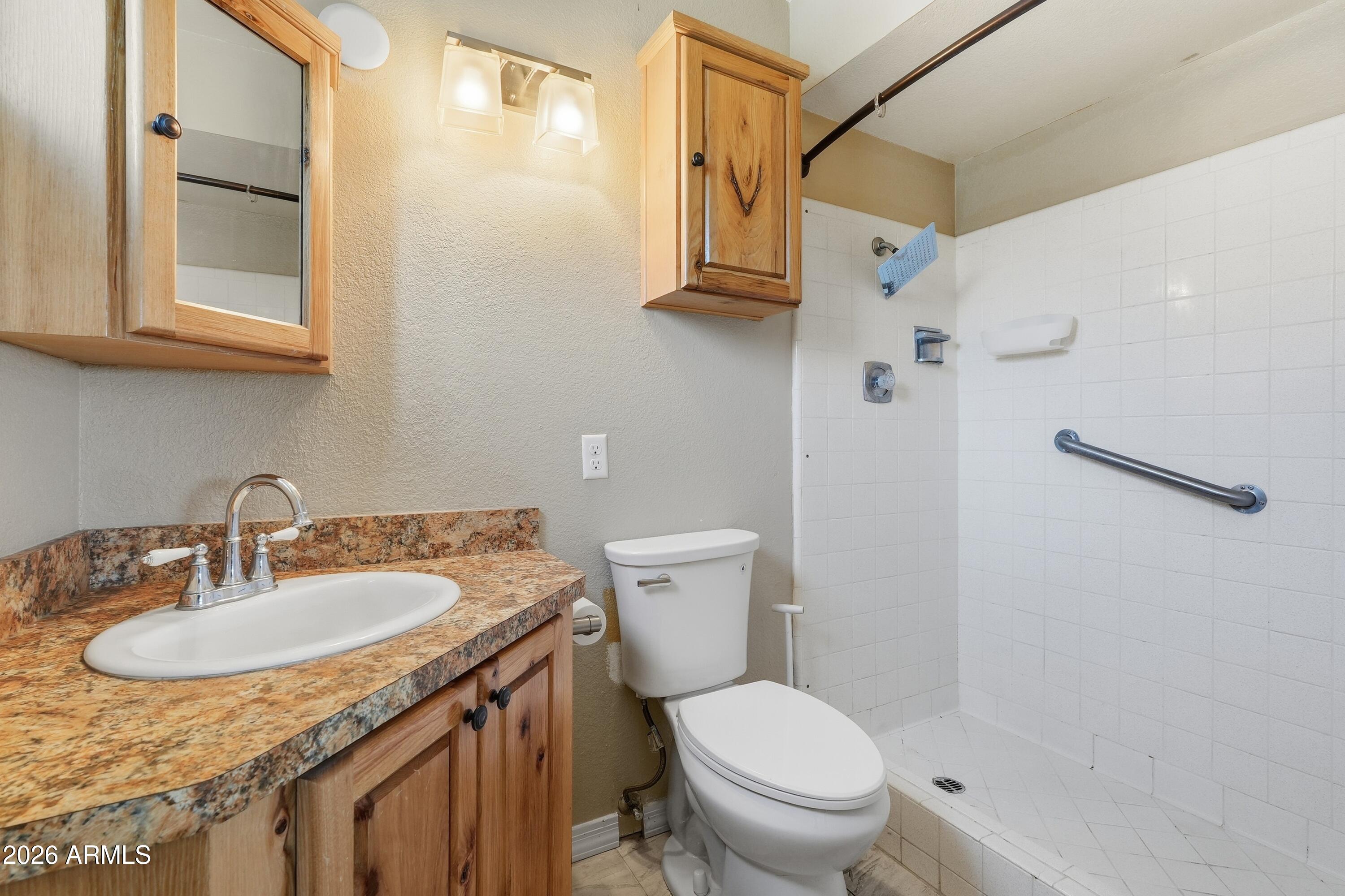 APACHE VILLA - Residential