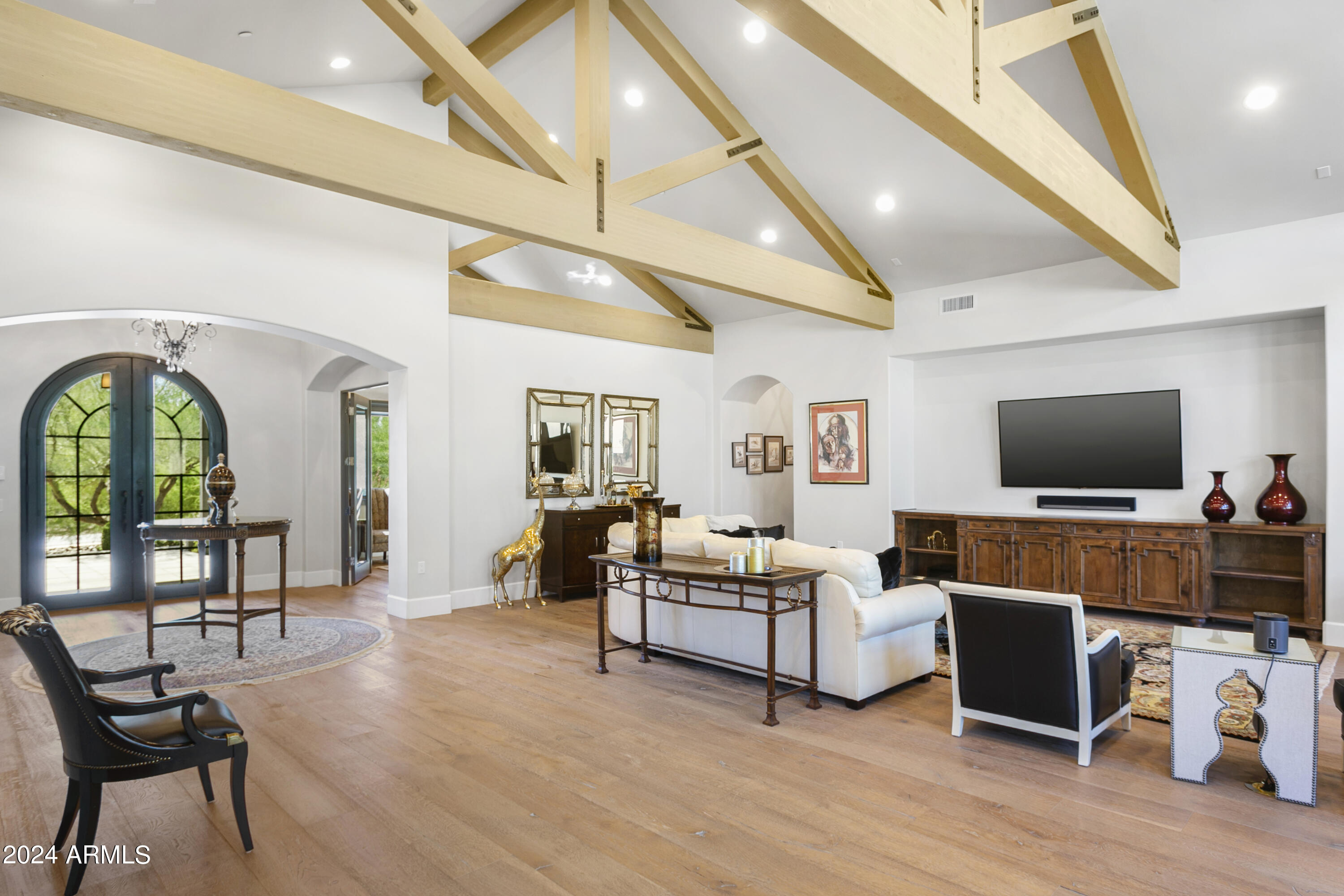 PARADISE VALLEY COUNTRY ESTATES - Residential