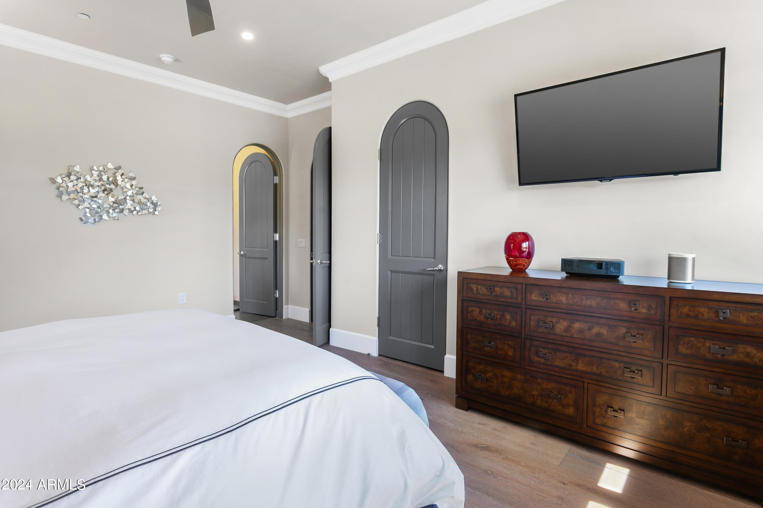 PARADISE VALLEY COUNTRY ESTATES - Residential