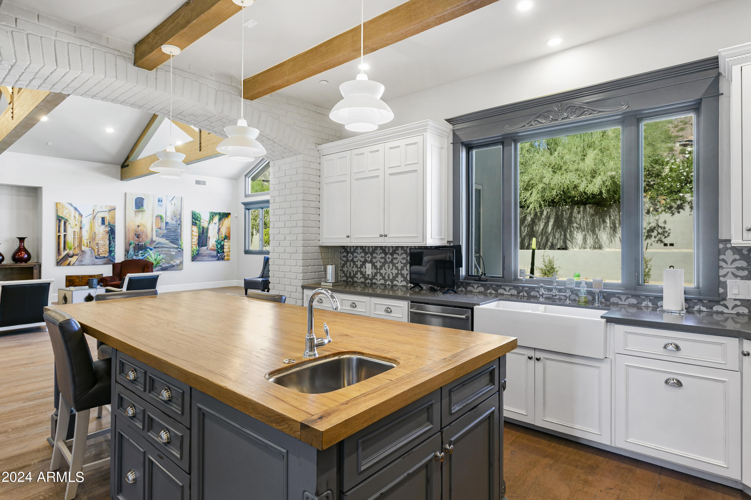 PARADISE VALLEY COUNTRY ESTATES - Residential