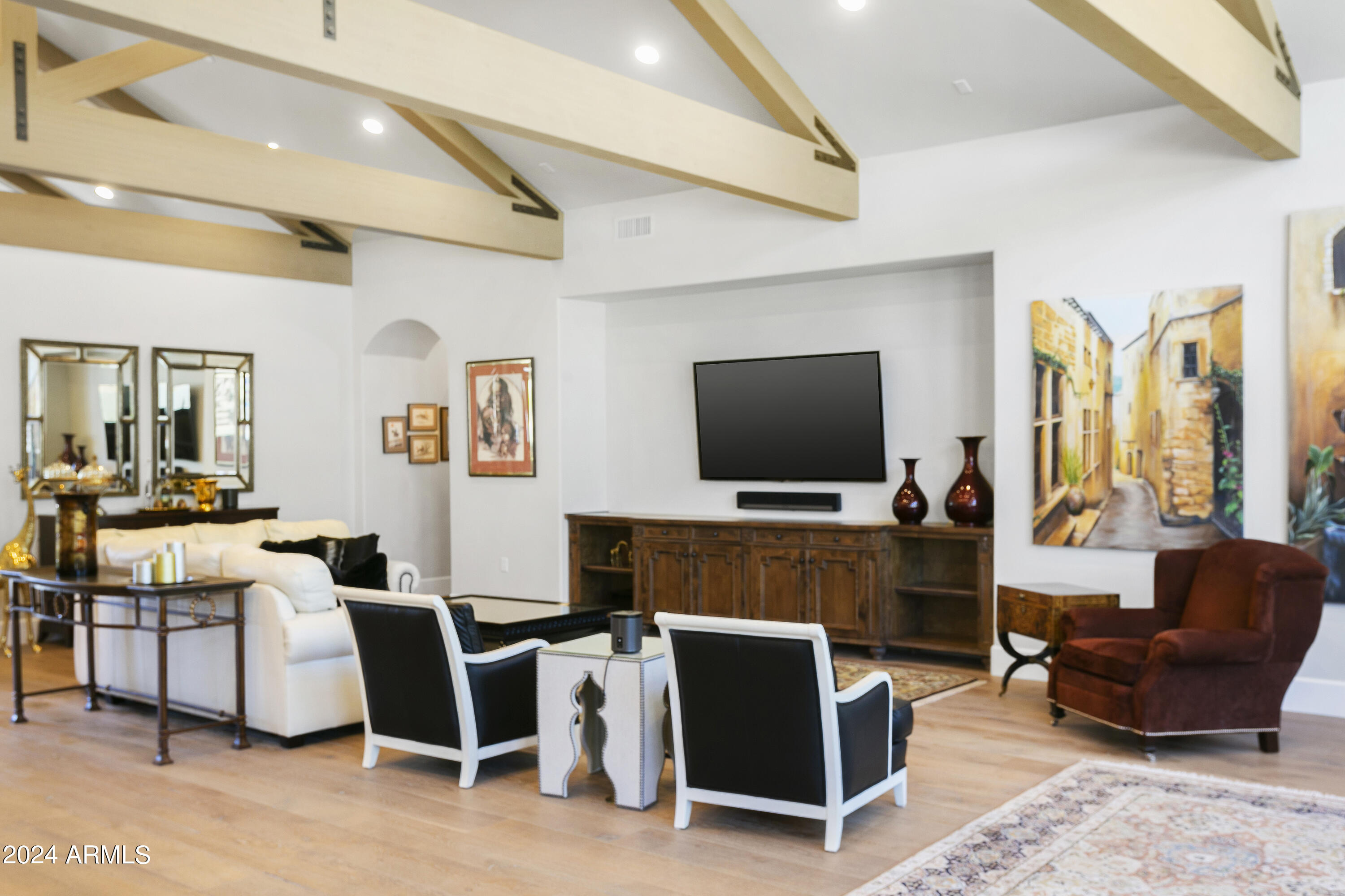 PARADISE VALLEY COUNTRY ESTATES - Residential