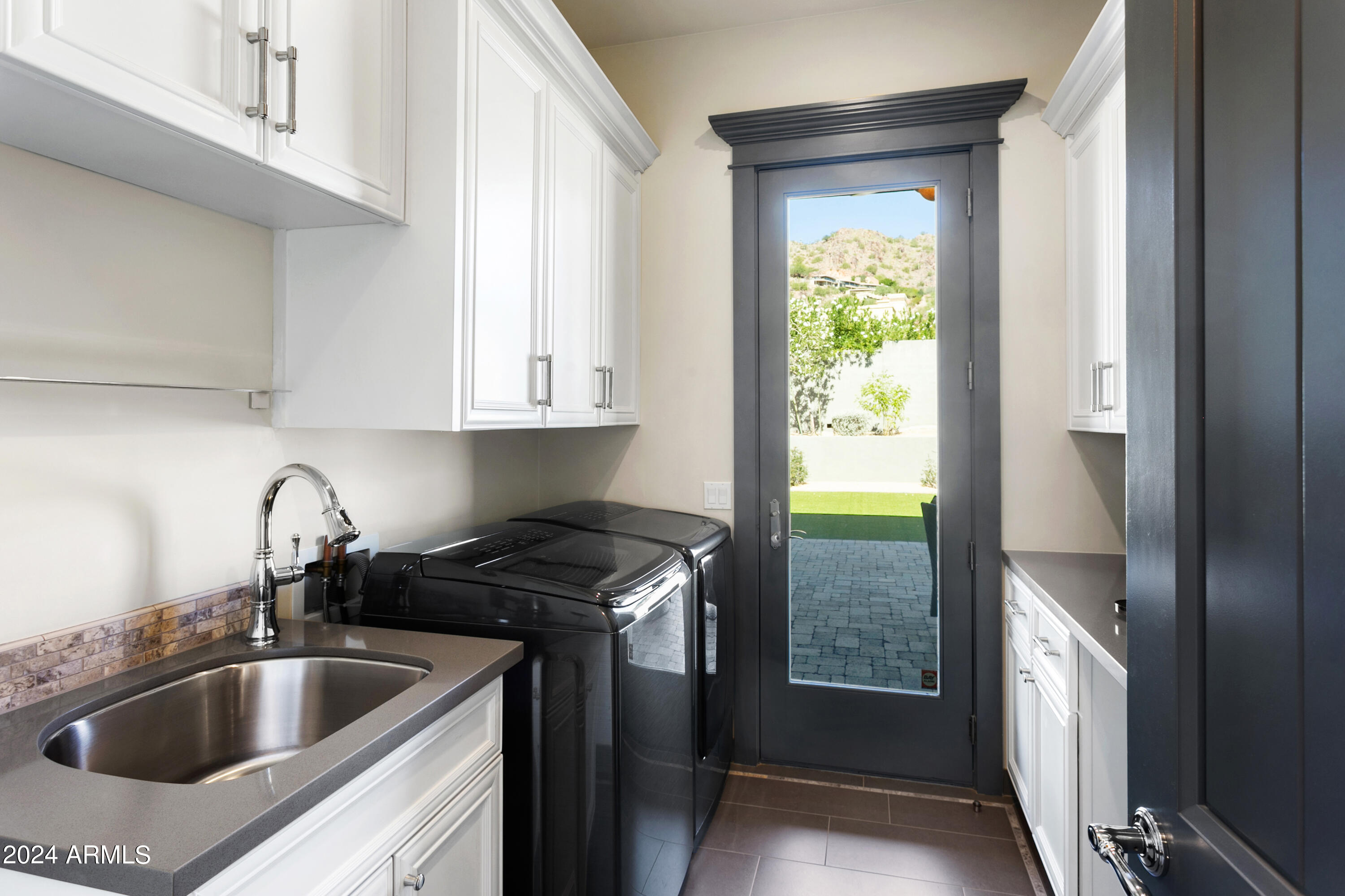 PARADISE VALLEY COUNTRY ESTATES - Residential