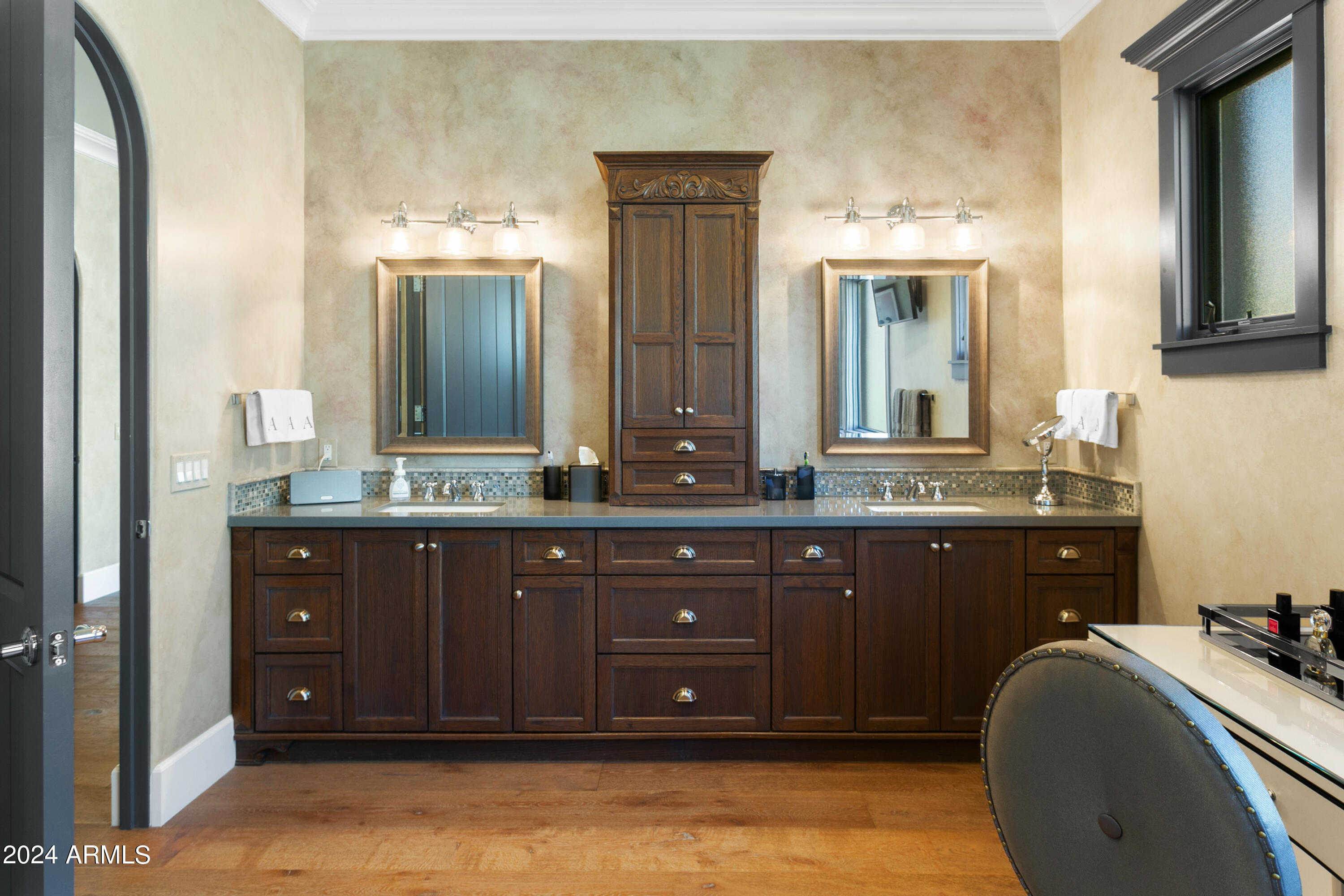 PARADISE VALLEY COUNTRY ESTATES - Residential