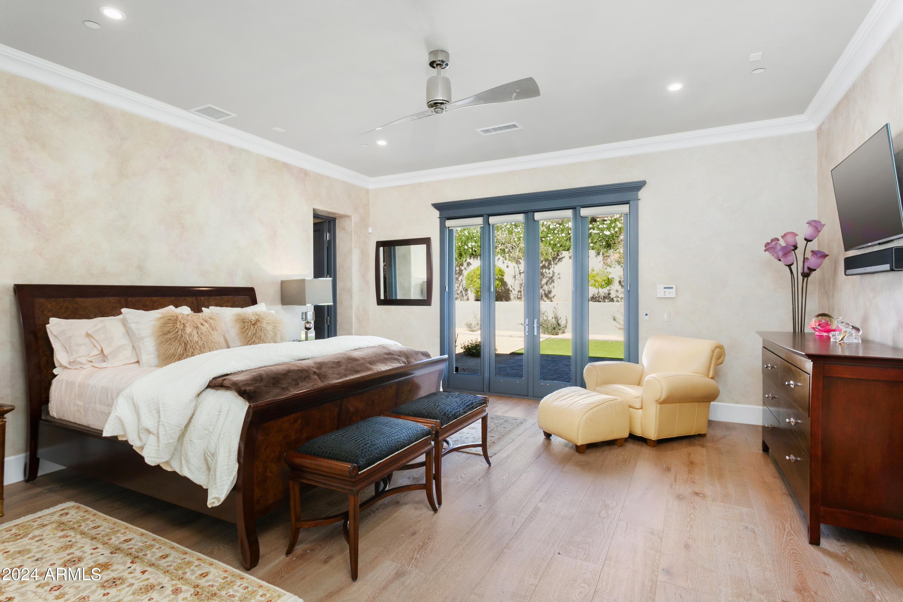 PARADISE VALLEY COUNTRY ESTATES - Residential