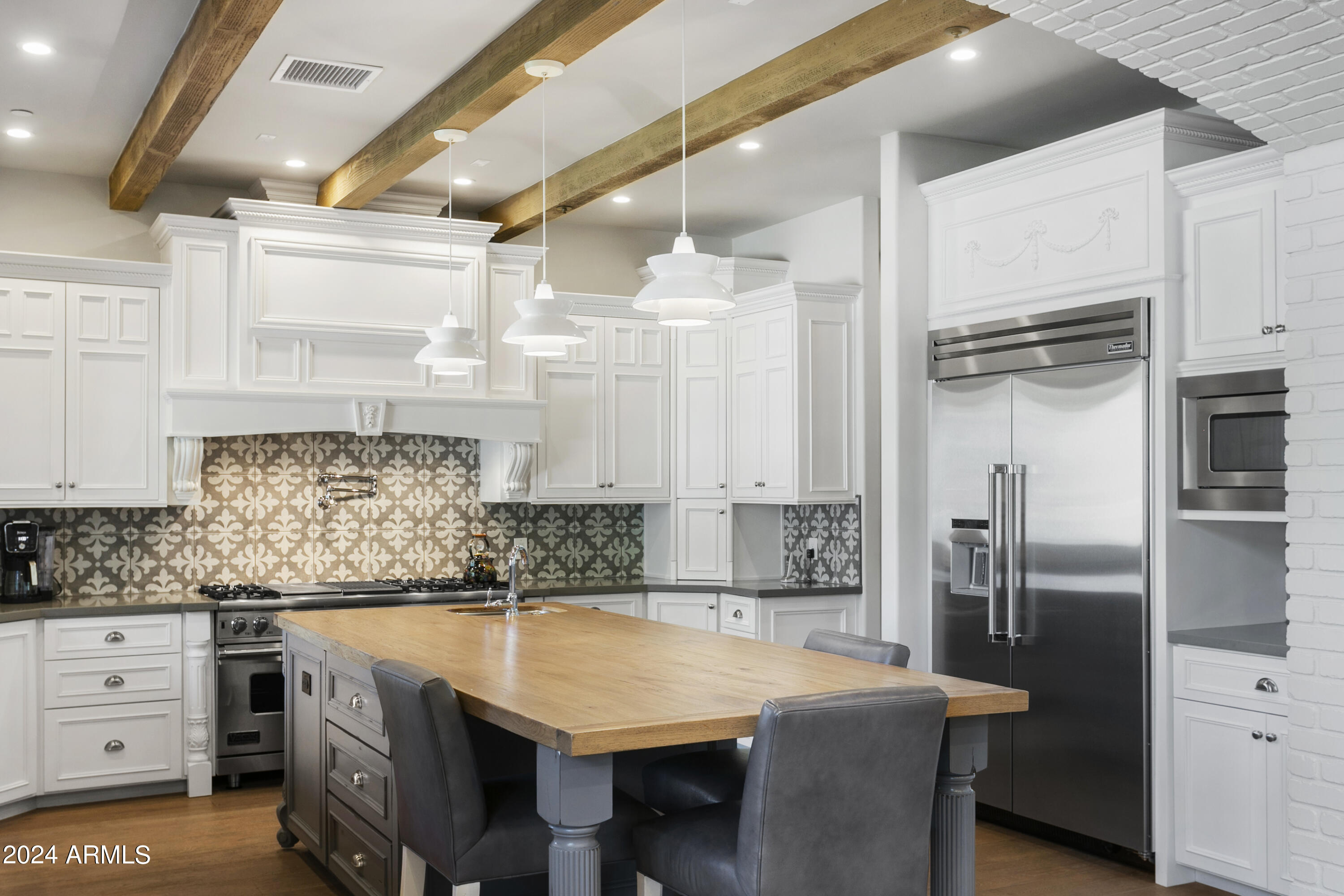 PARADISE VALLEY COUNTRY ESTATES - Residential
