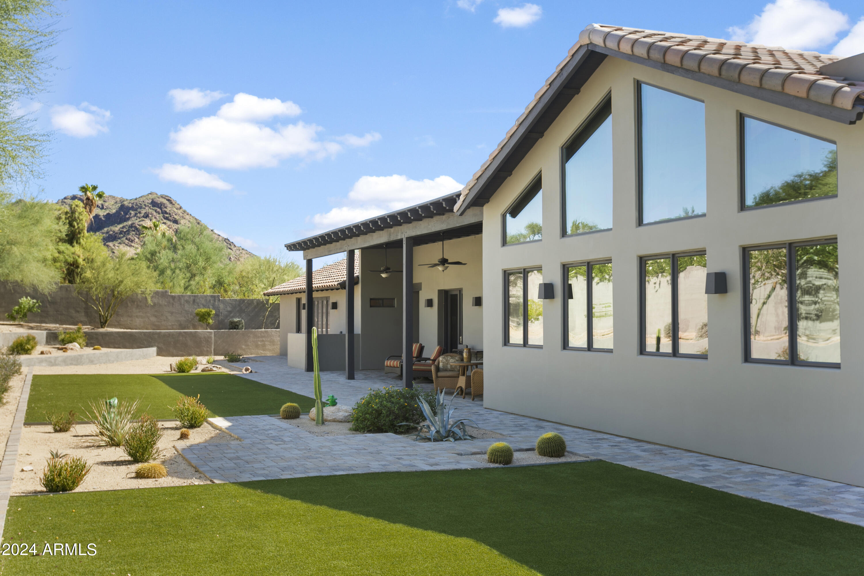 PARADISE VALLEY COUNTRY ESTATES - Residential