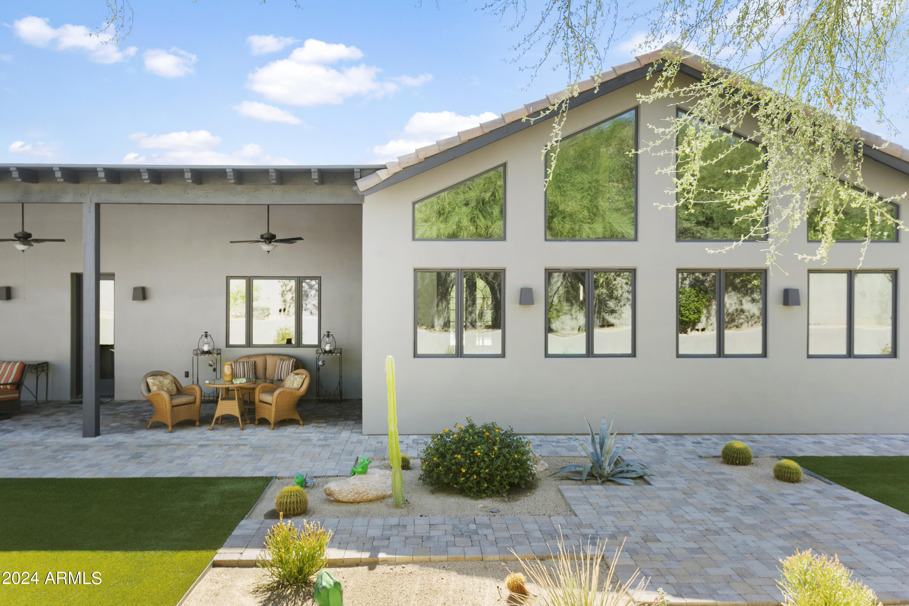 PARADISE VALLEY COUNTRY ESTATES - Residential
