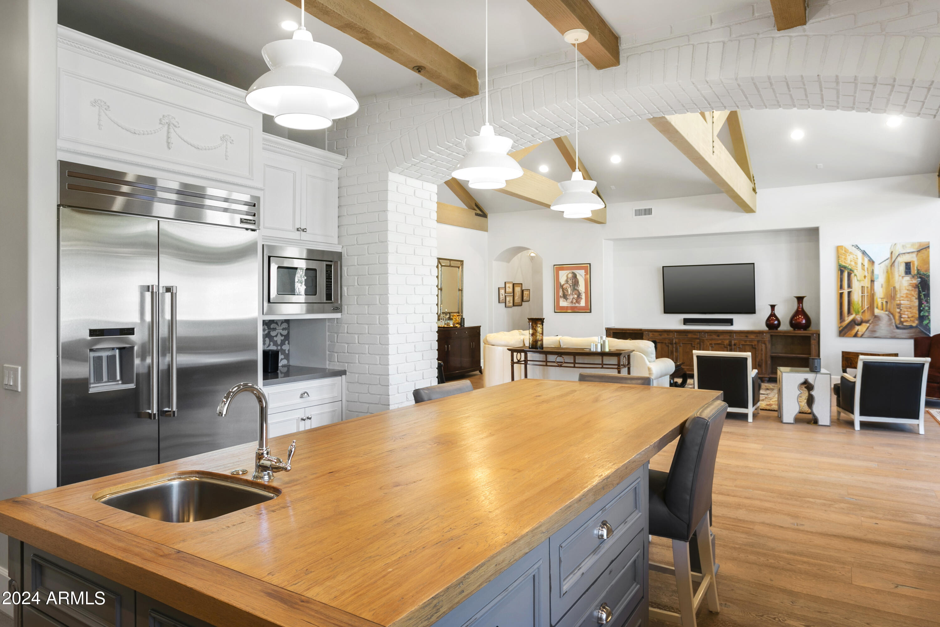 PARADISE VALLEY COUNTRY ESTATES - Residential