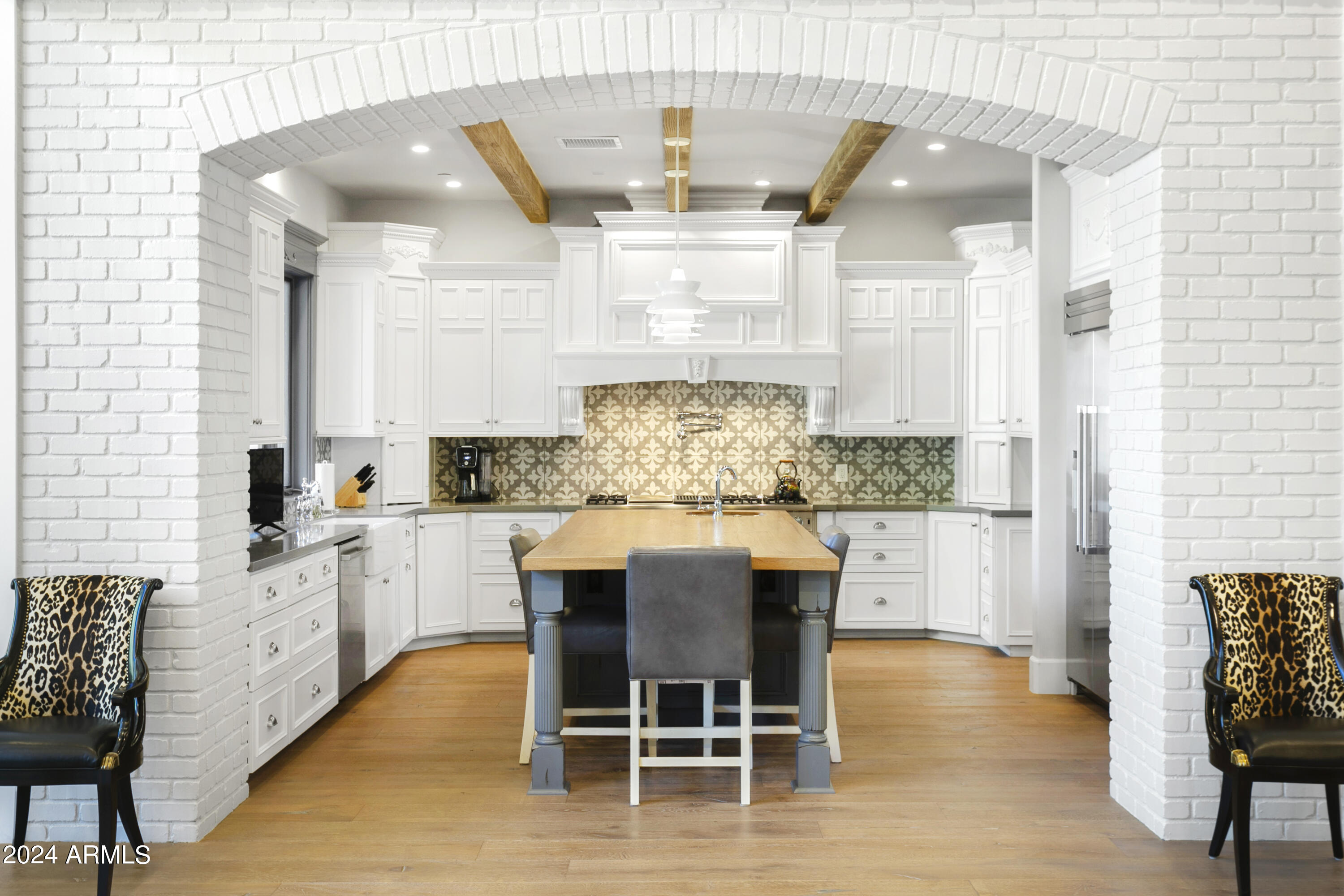 PARADISE VALLEY COUNTRY ESTATES - Residential