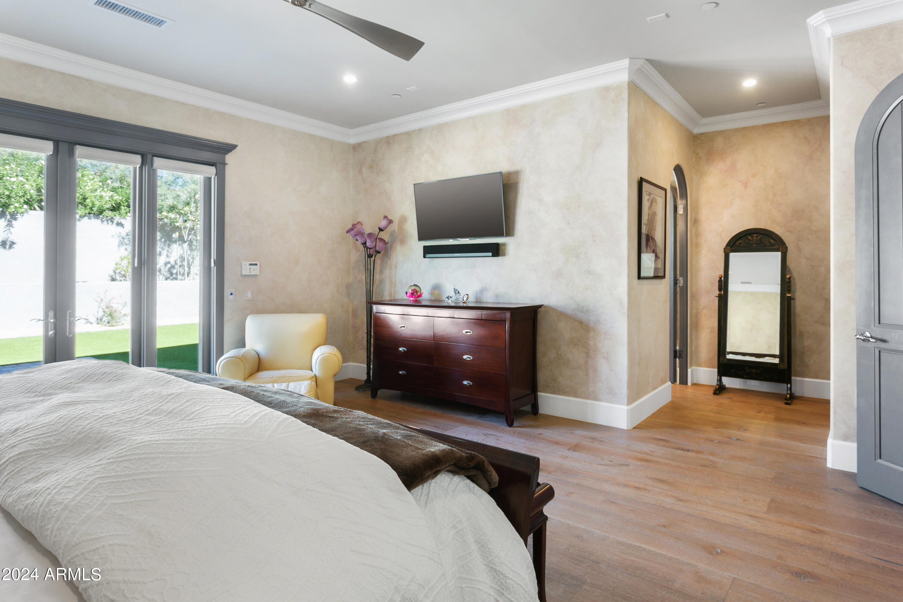 PARADISE VALLEY COUNTRY ESTATES - Residential