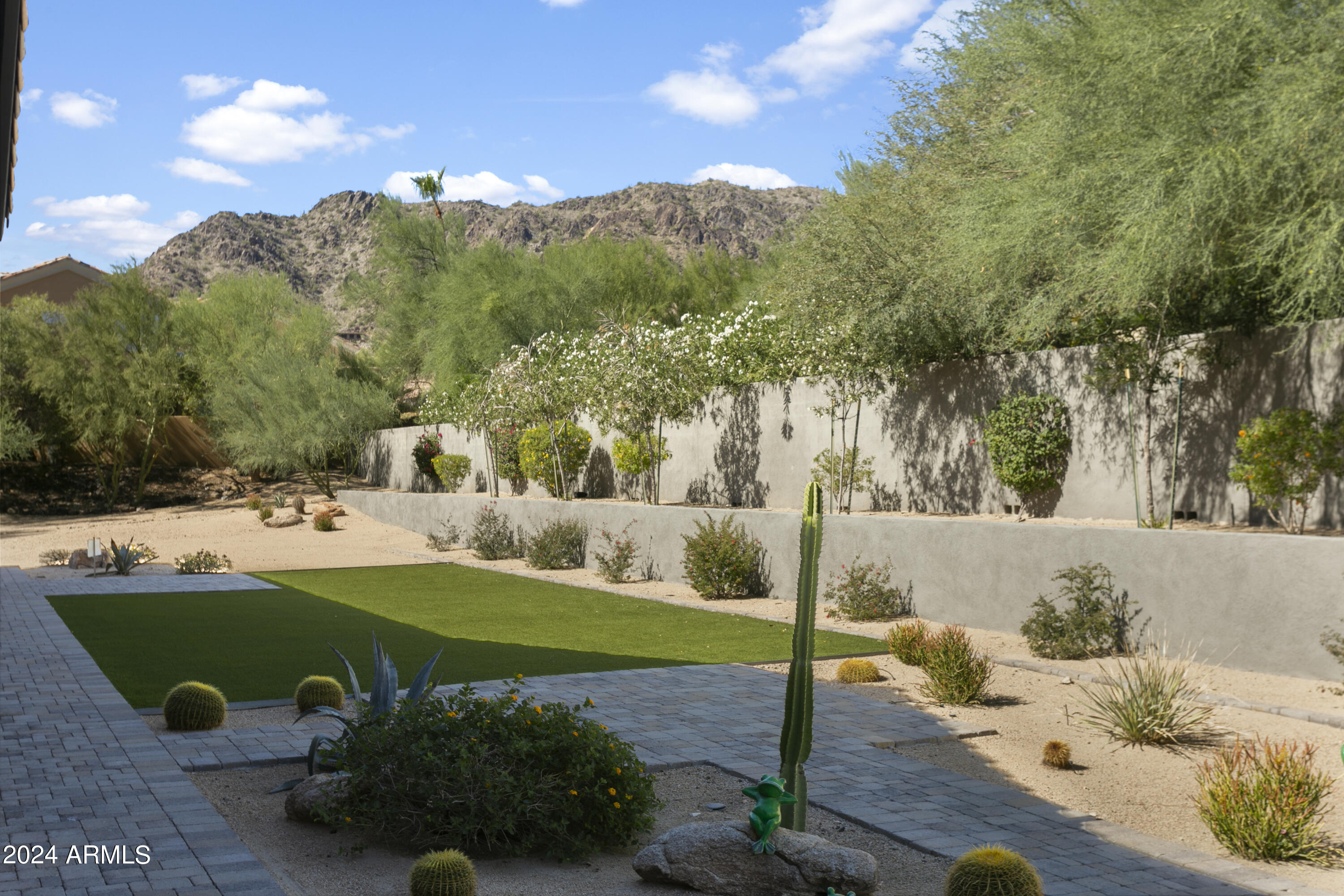 PARADISE VALLEY COUNTRY ESTATES - Residential