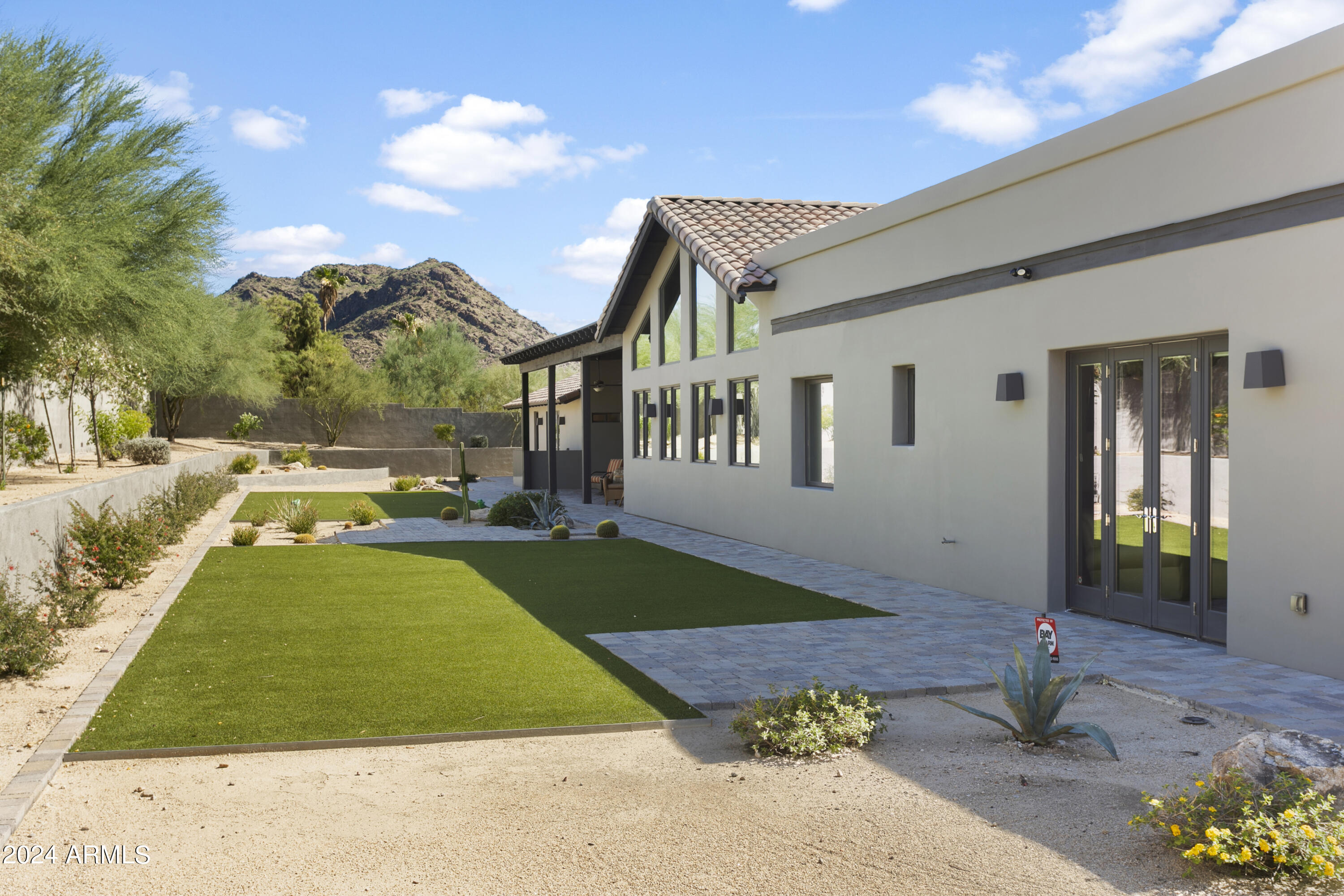 PARADISE VALLEY COUNTRY ESTATES - Residential