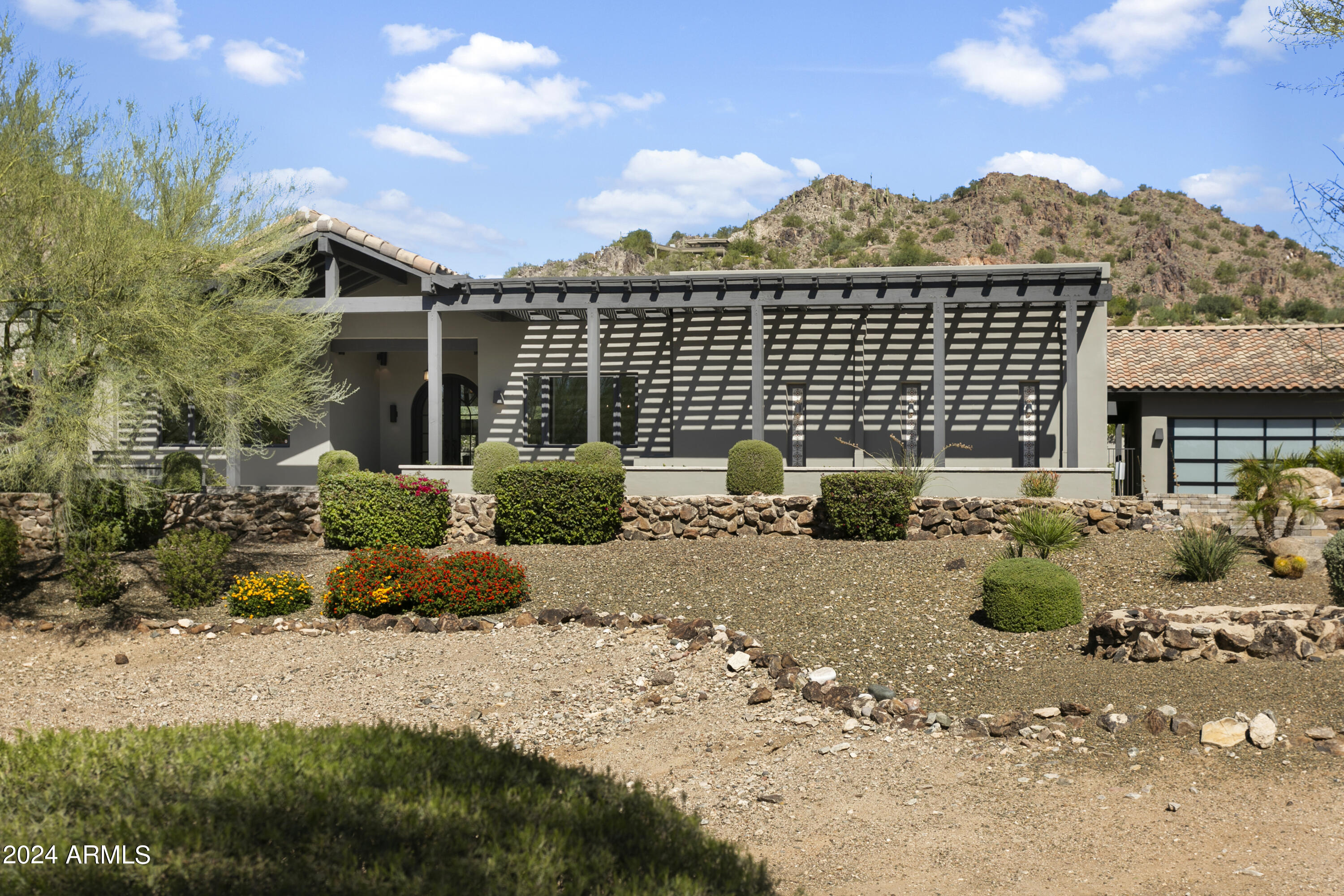 PARADISE VALLEY COUNTRY ESTATES - Residential