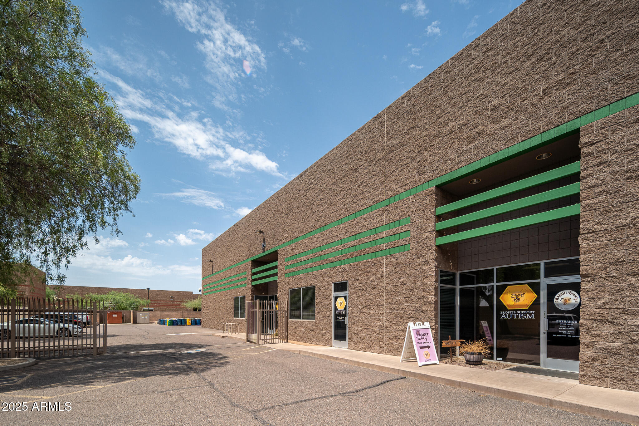 Flexable use office/Warehouse with industiral zoning. Nearly 10,000sq ft. w/Office build out, Climate controlled Warehouse,  (4) 12' x 16' bay doors,. walk in cooler, and a clean room on over 3/4 Acre Lot with Fenced Storage.   

Ideally located next to major freeways Loop 101 and Loop 202, with Tempe Marketplace 1 block away.

Owner financing available 

Available for Immediate occupancy by new owner.