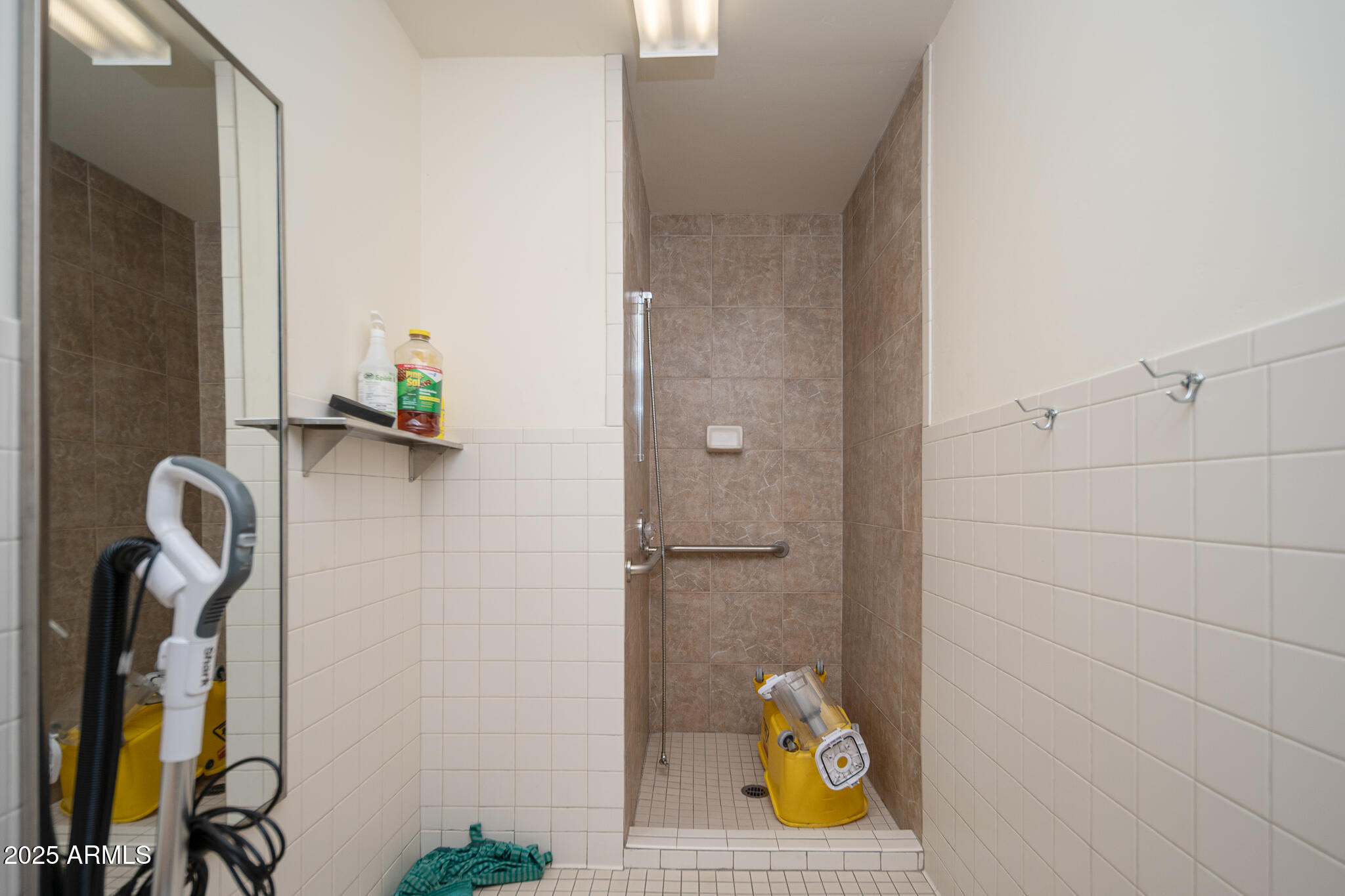 5TH & SMITH CENTER - Commercial Sale