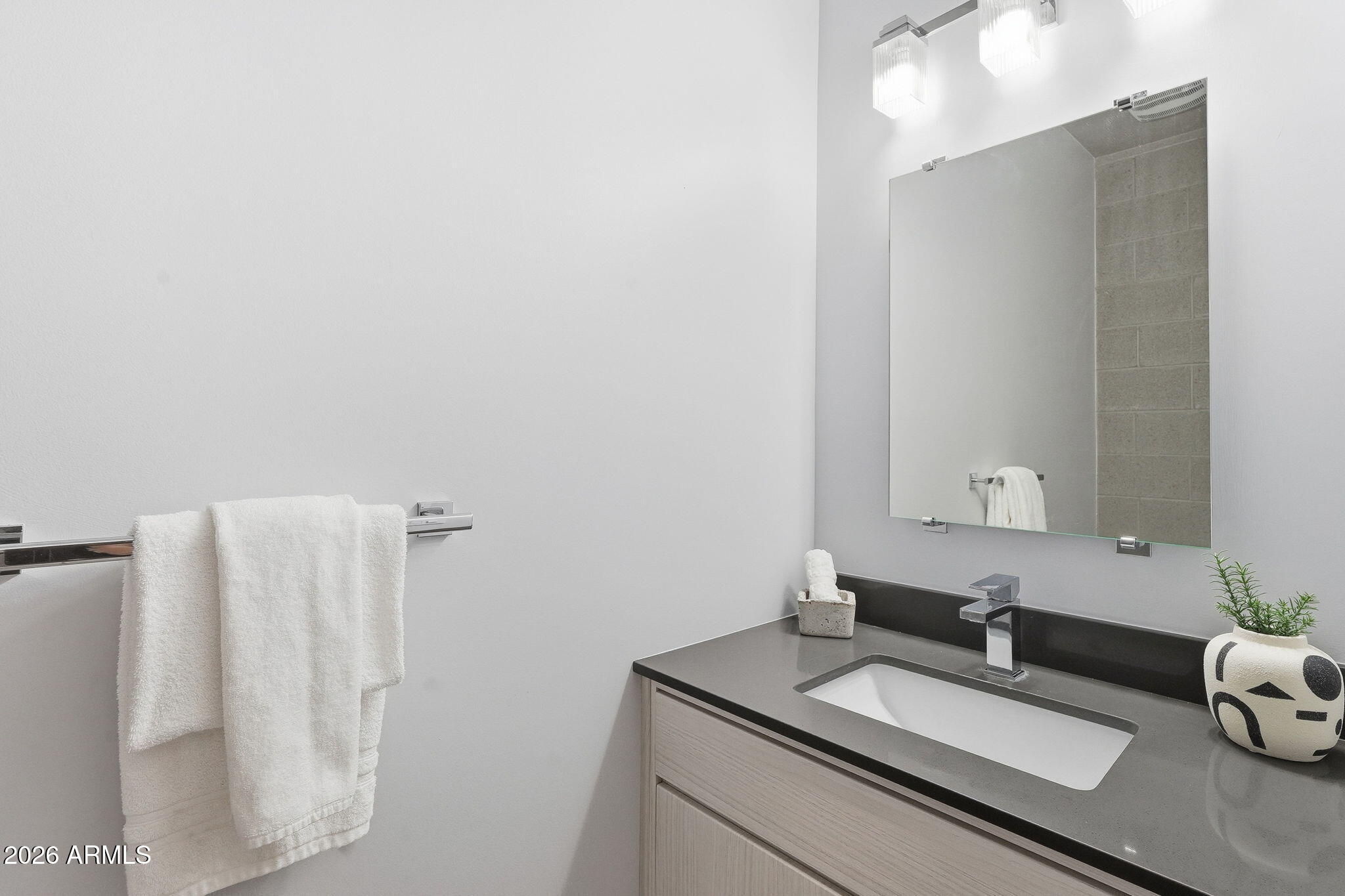 2727 THOMAS - Residential