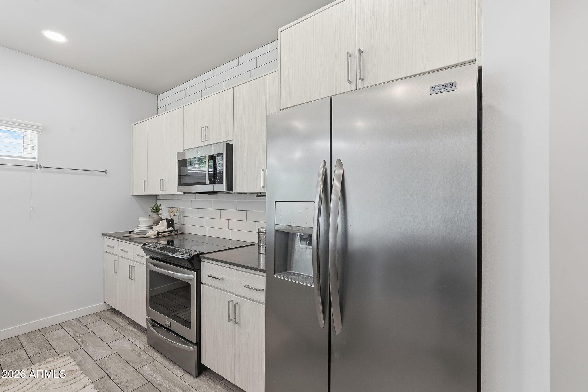 2727 THOMAS - Residential