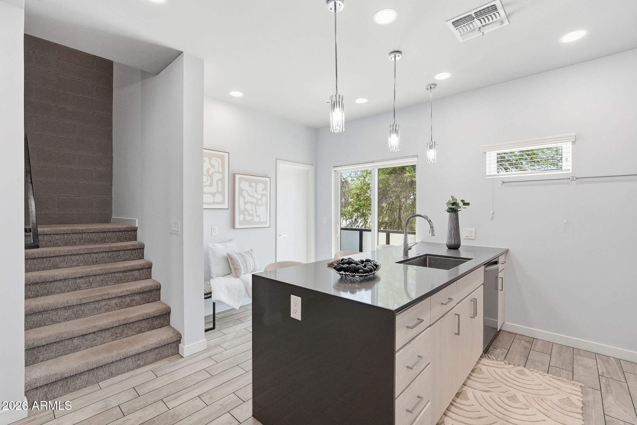 2727 THOMAS - Residential