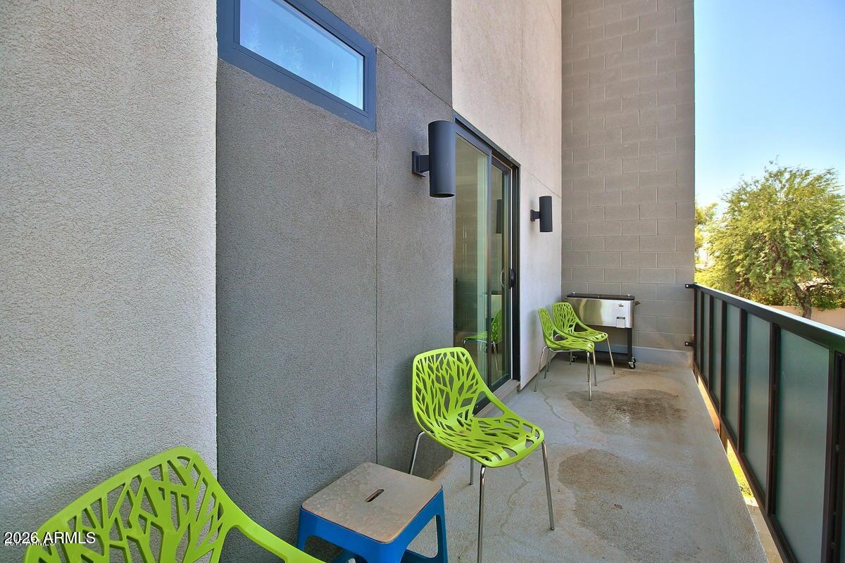 2727 THOMAS - Residential
