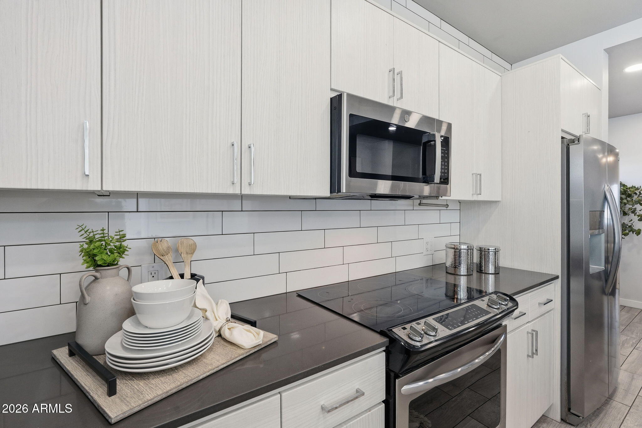 2727 THOMAS - Residential