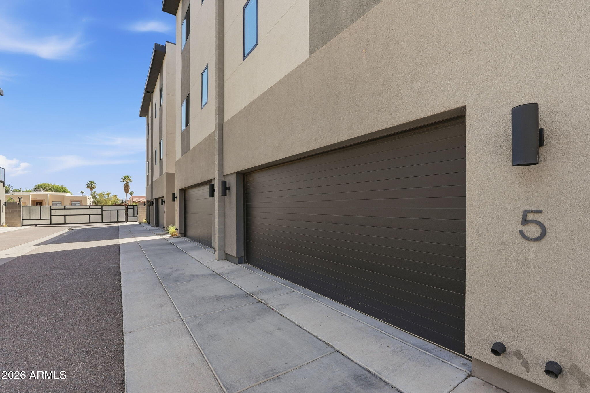 2727 THOMAS - Residential
