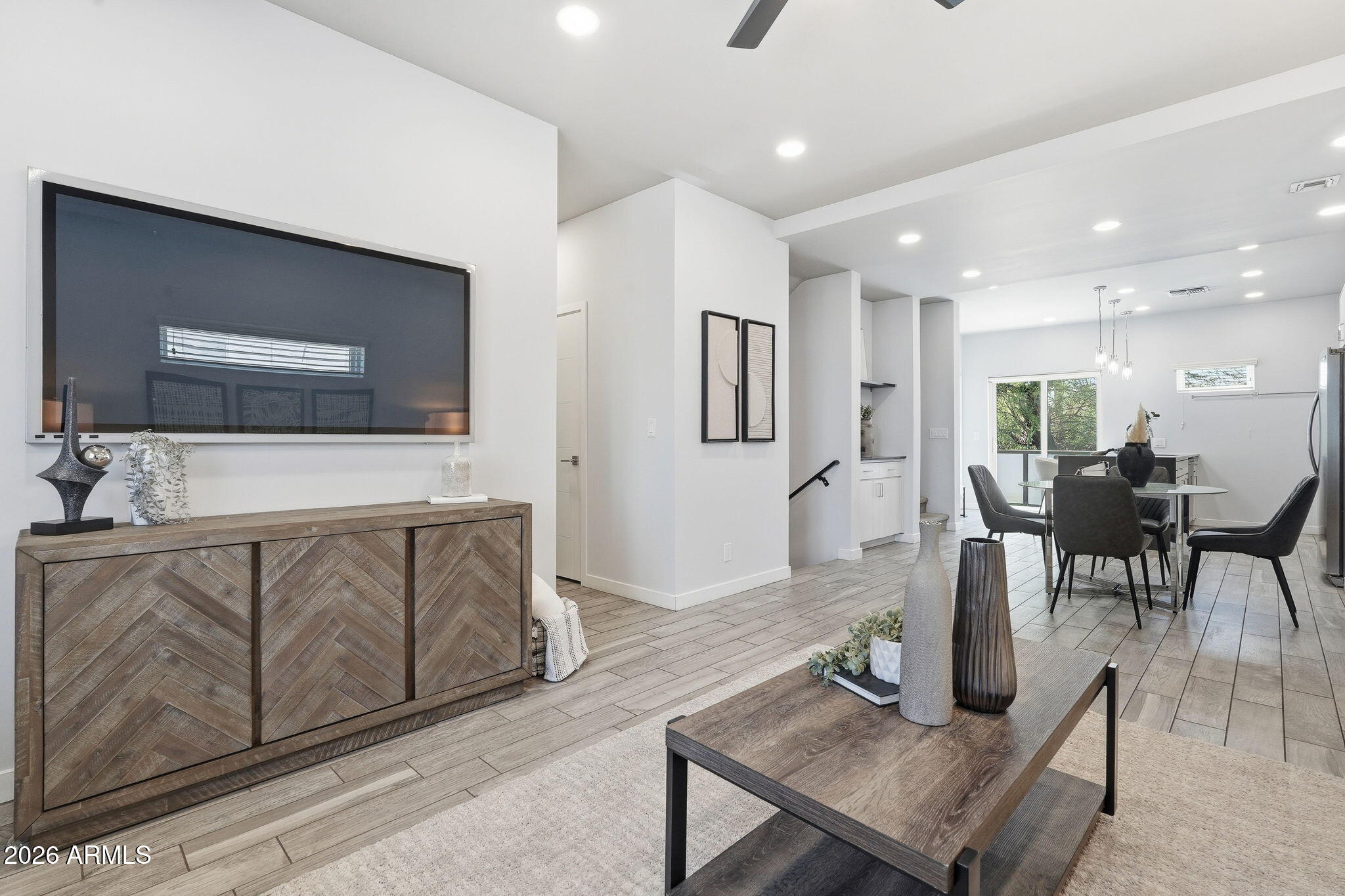 2727 THOMAS - Residential