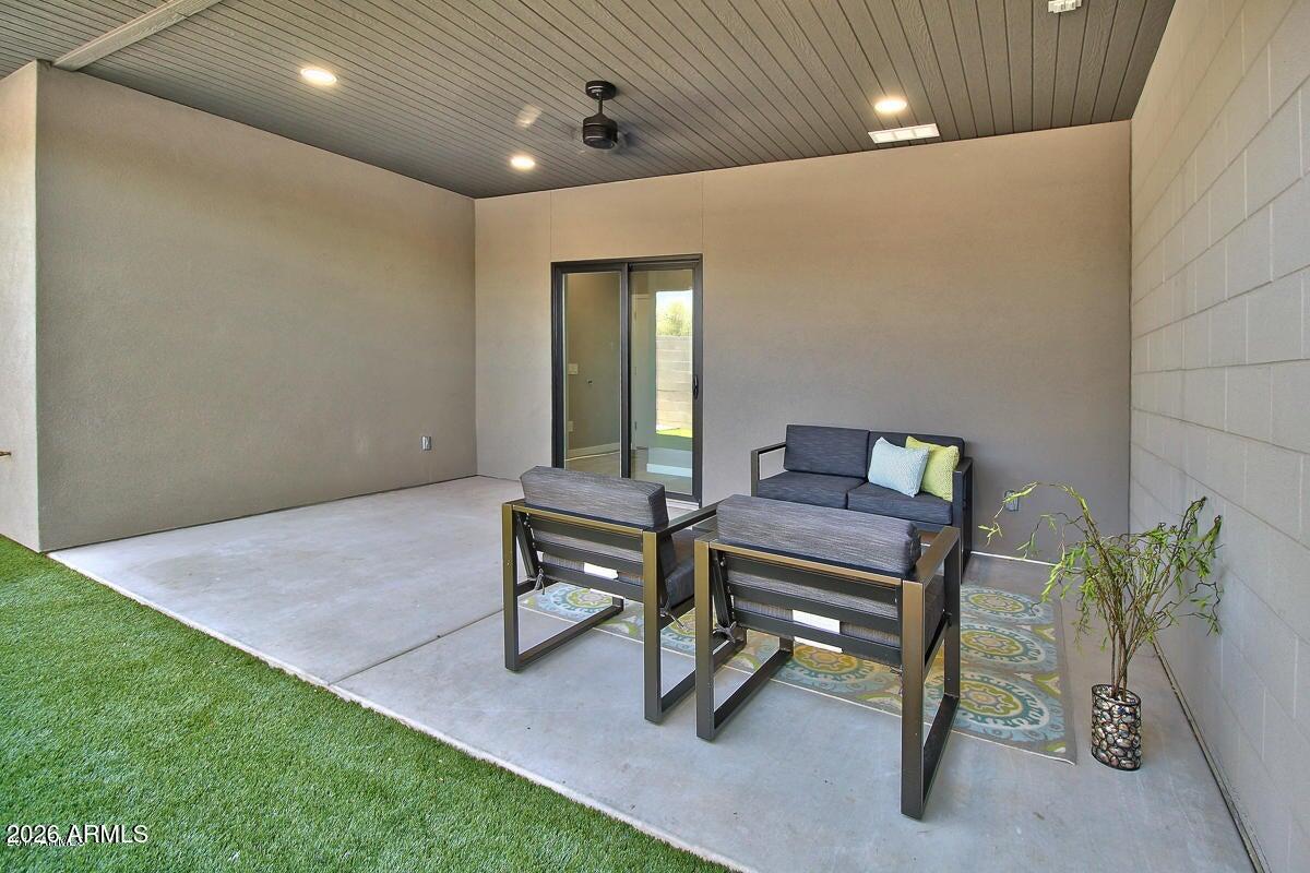 2727 THOMAS - Residential