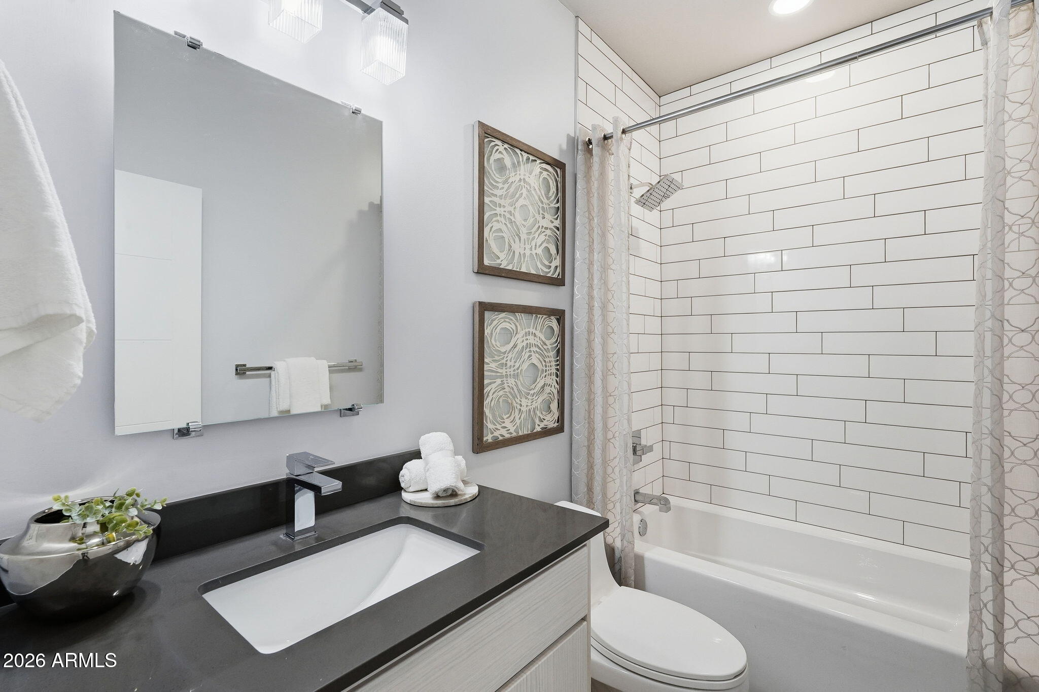 2727 THOMAS - Residential