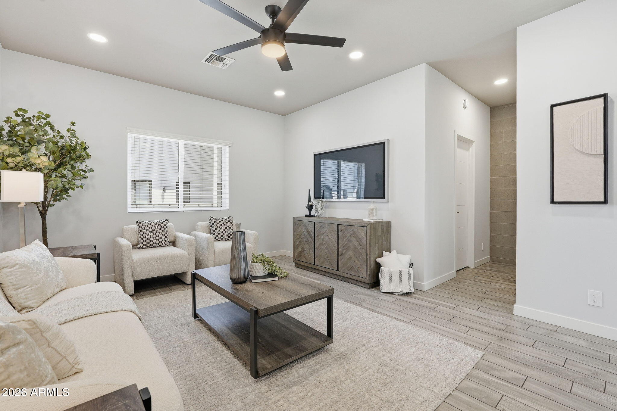 2727 THOMAS - Residential