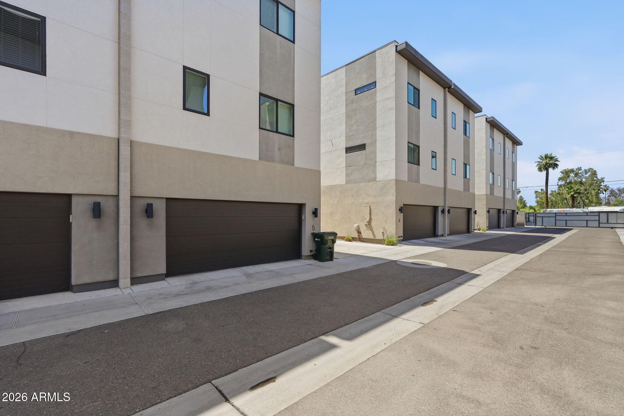 2727 THOMAS - Residential