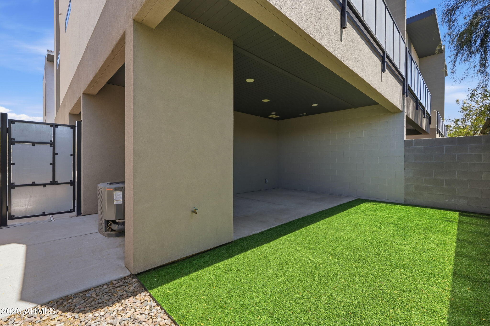 2727 THOMAS - Residential