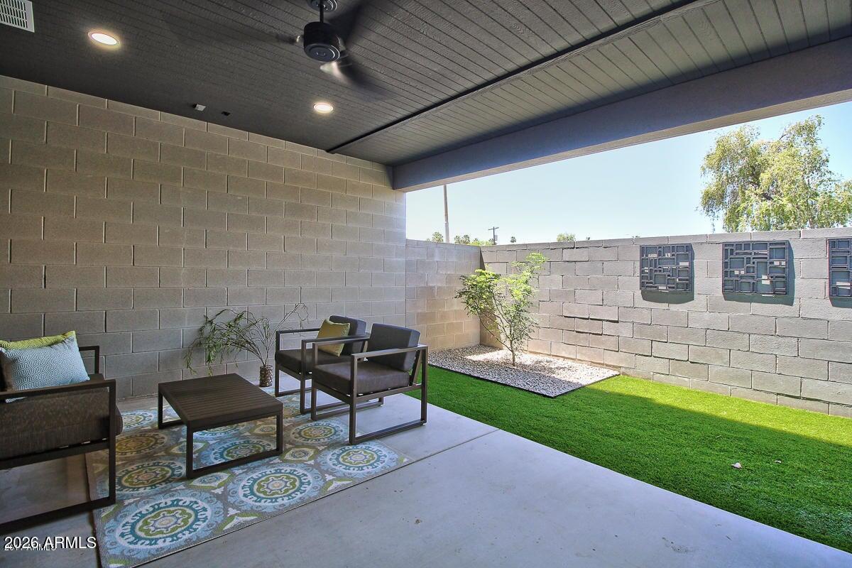 2727 THOMAS - Residential