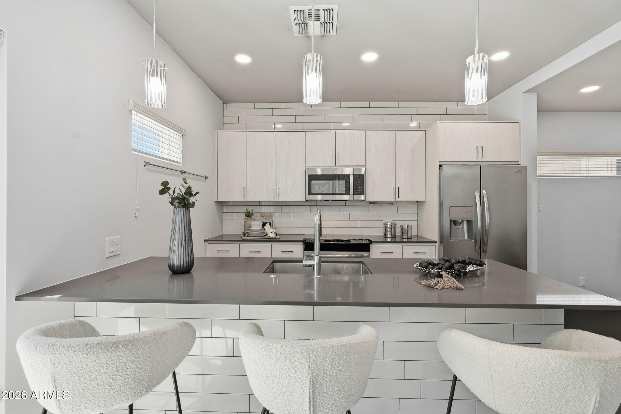 2727 THOMAS - Residential