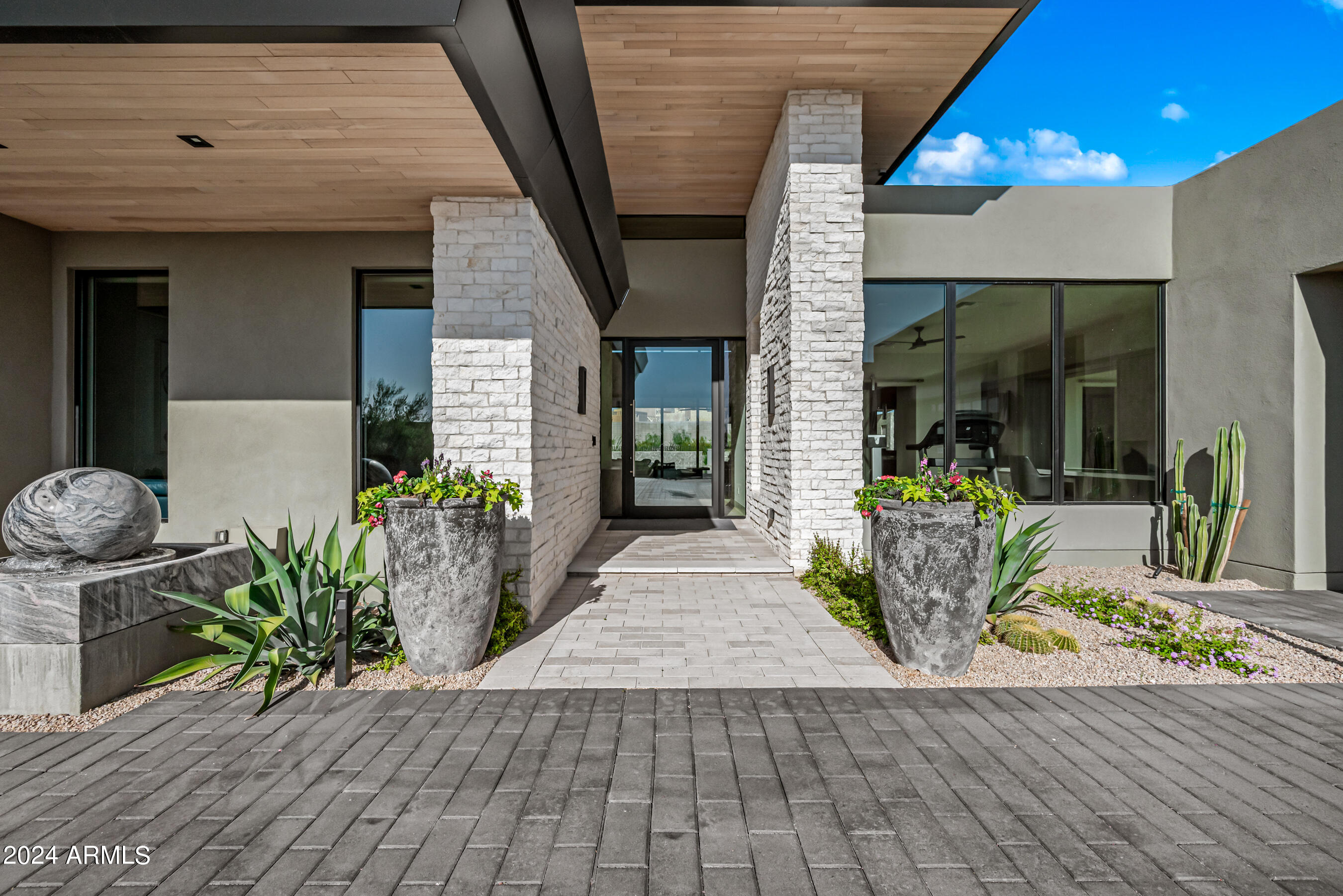 SOLITUDE - Residential