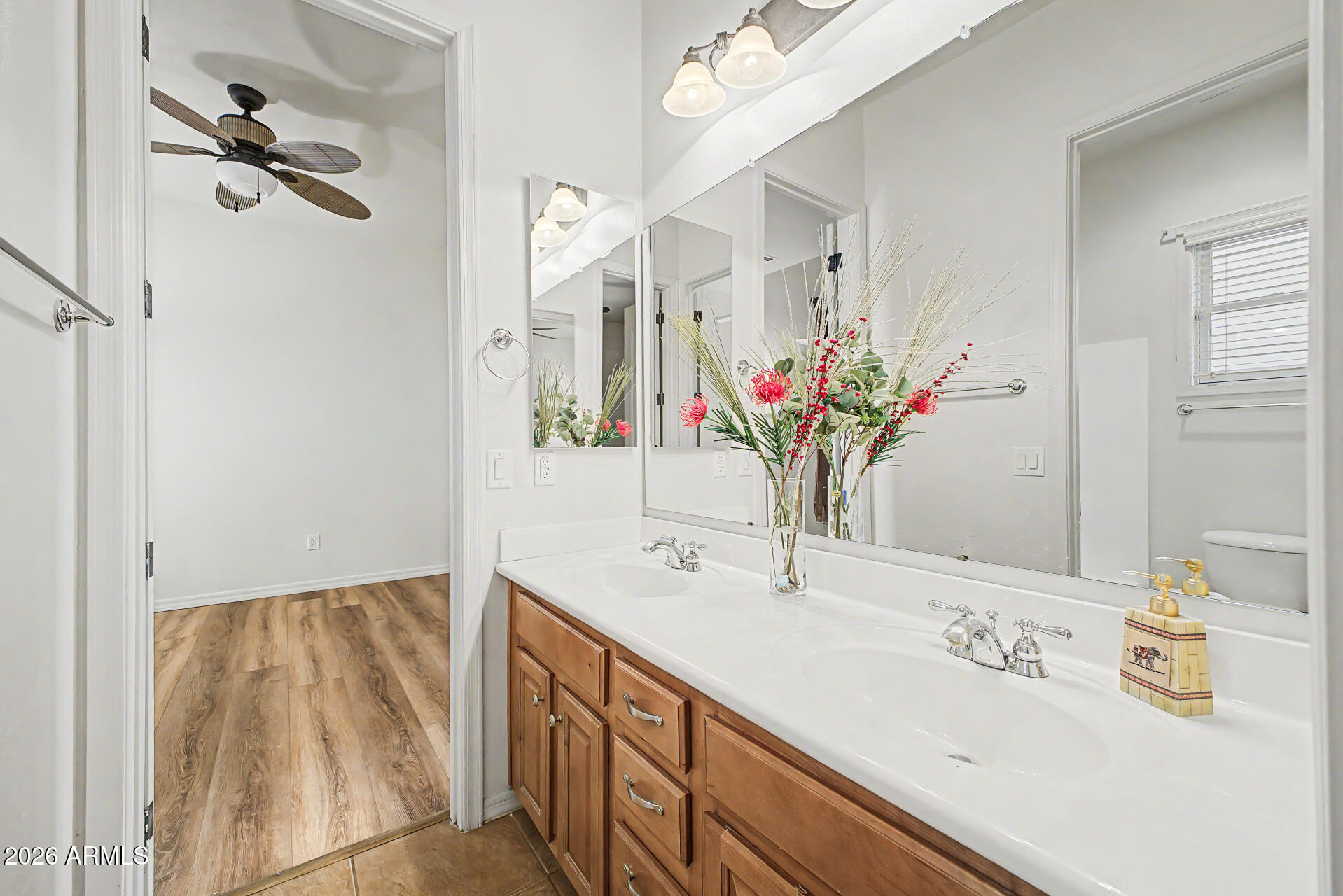 MCQUEEN LAKES - Residential