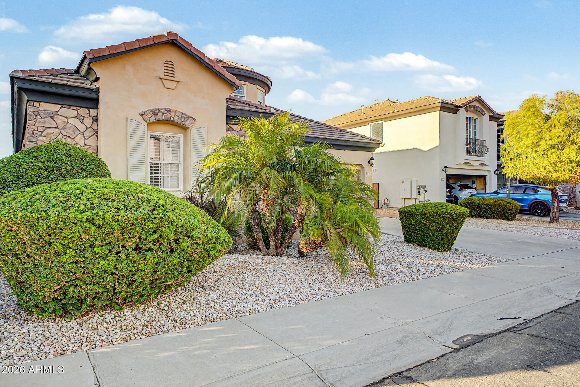 MCQUEEN LAKES - Residential