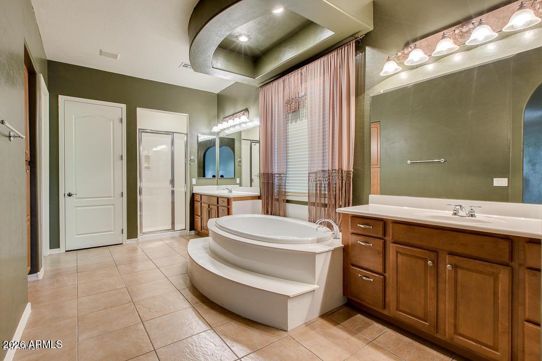 MCQUEEN LAKES - Residential