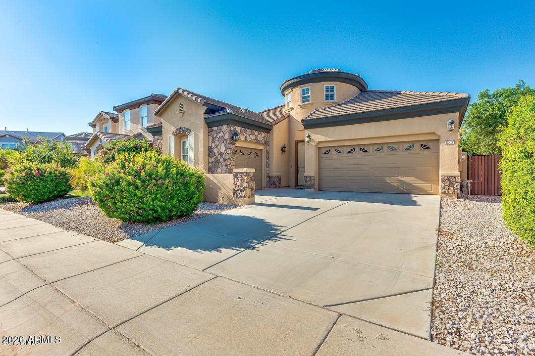 MCQUEEN LAKES - Residential