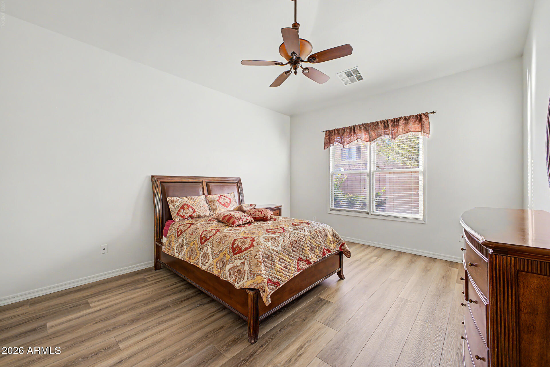 MCQUEEN LAKES - Residential