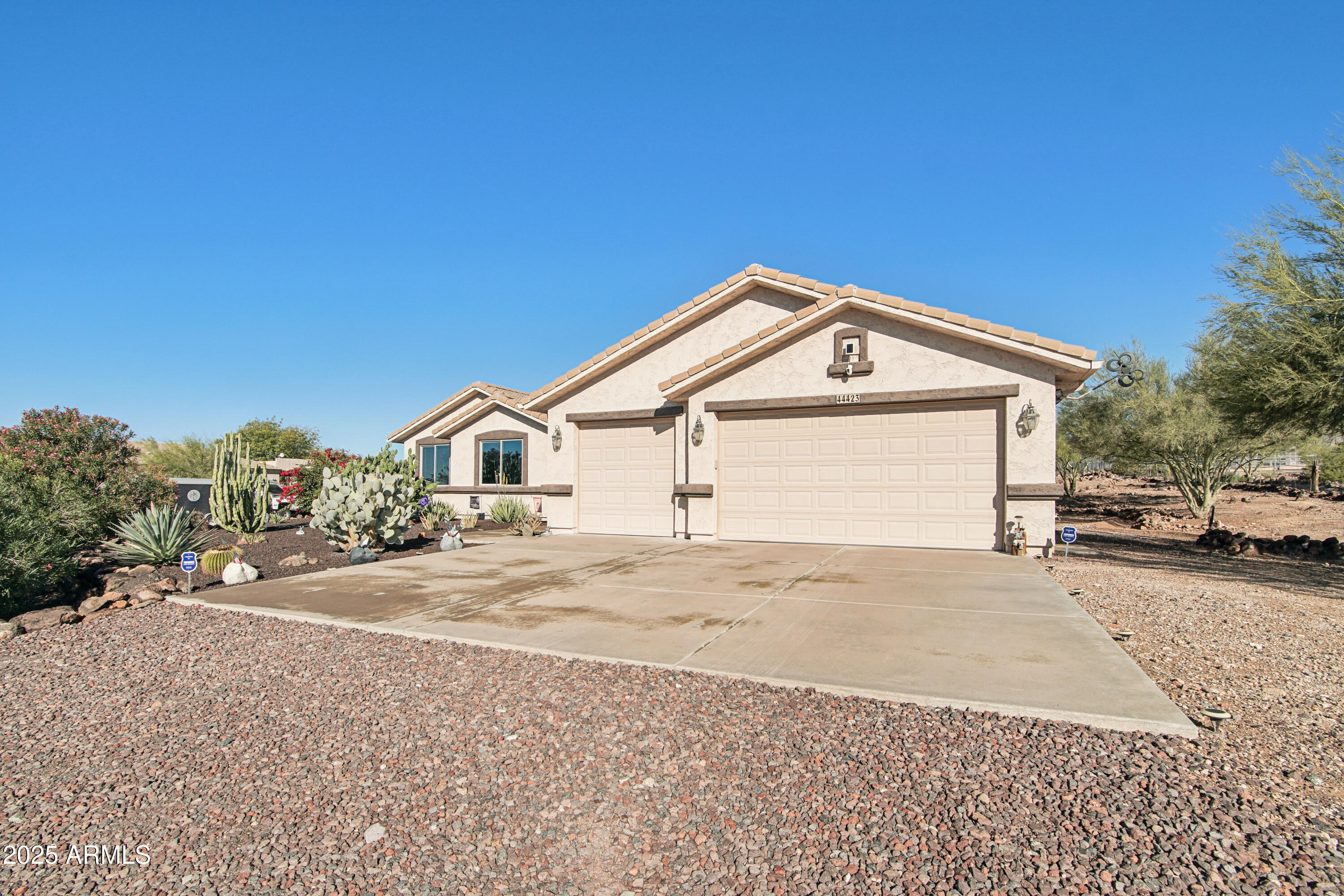 CIRCLE MOUNTAIN AREA OF NEW RIVER - Residential