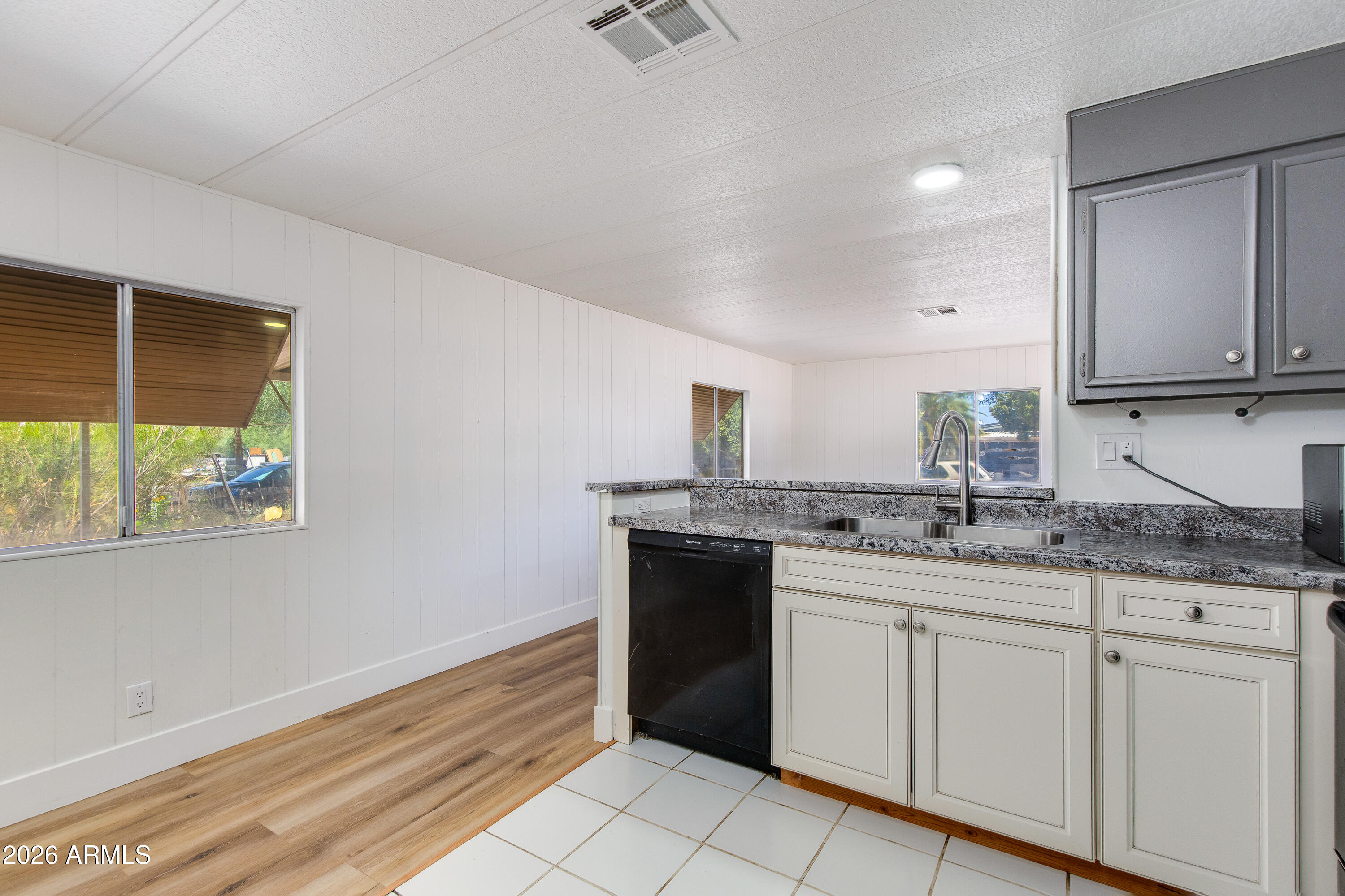 HAPPY TRAILS - Residential