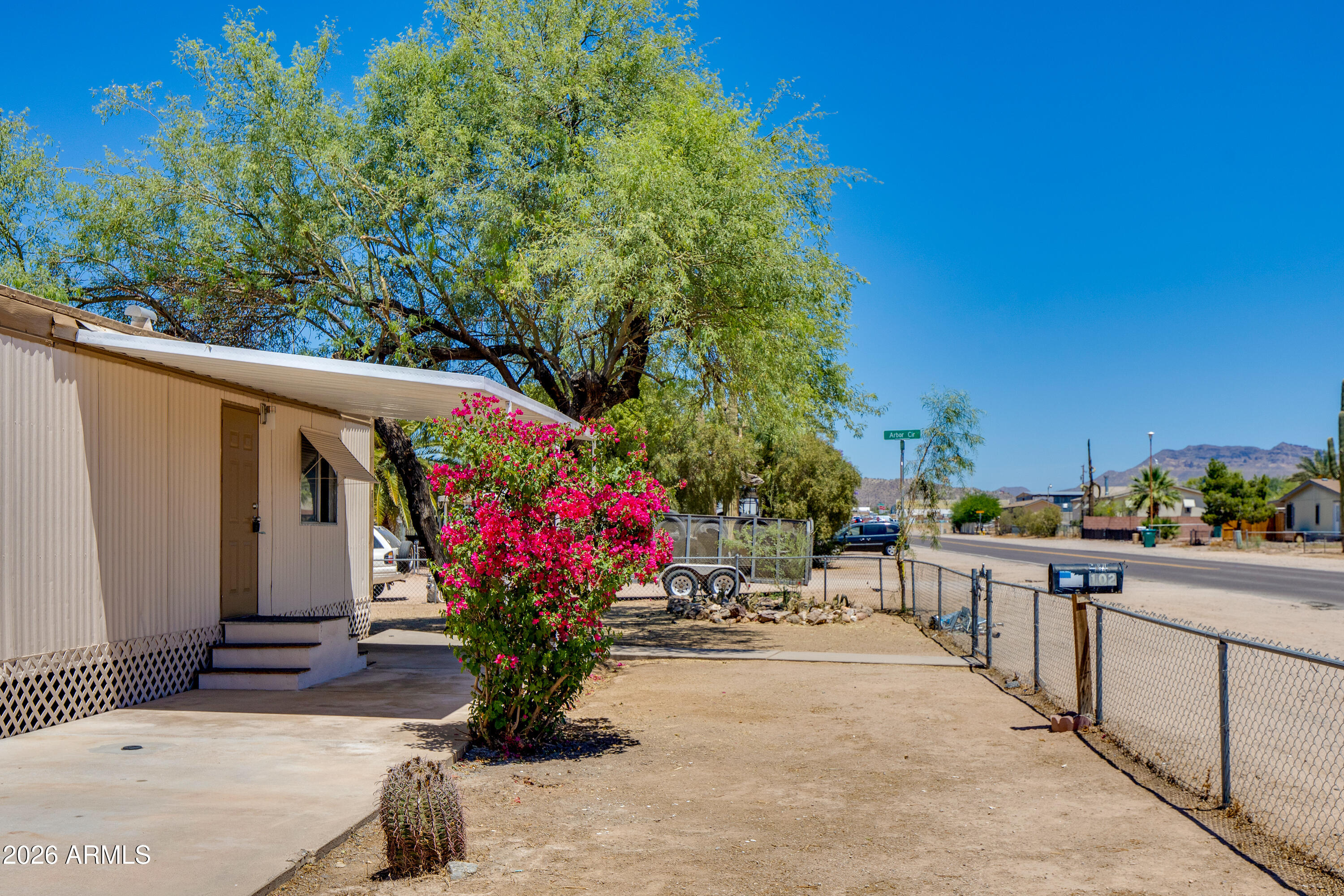HAPPY TRAILS - Residential