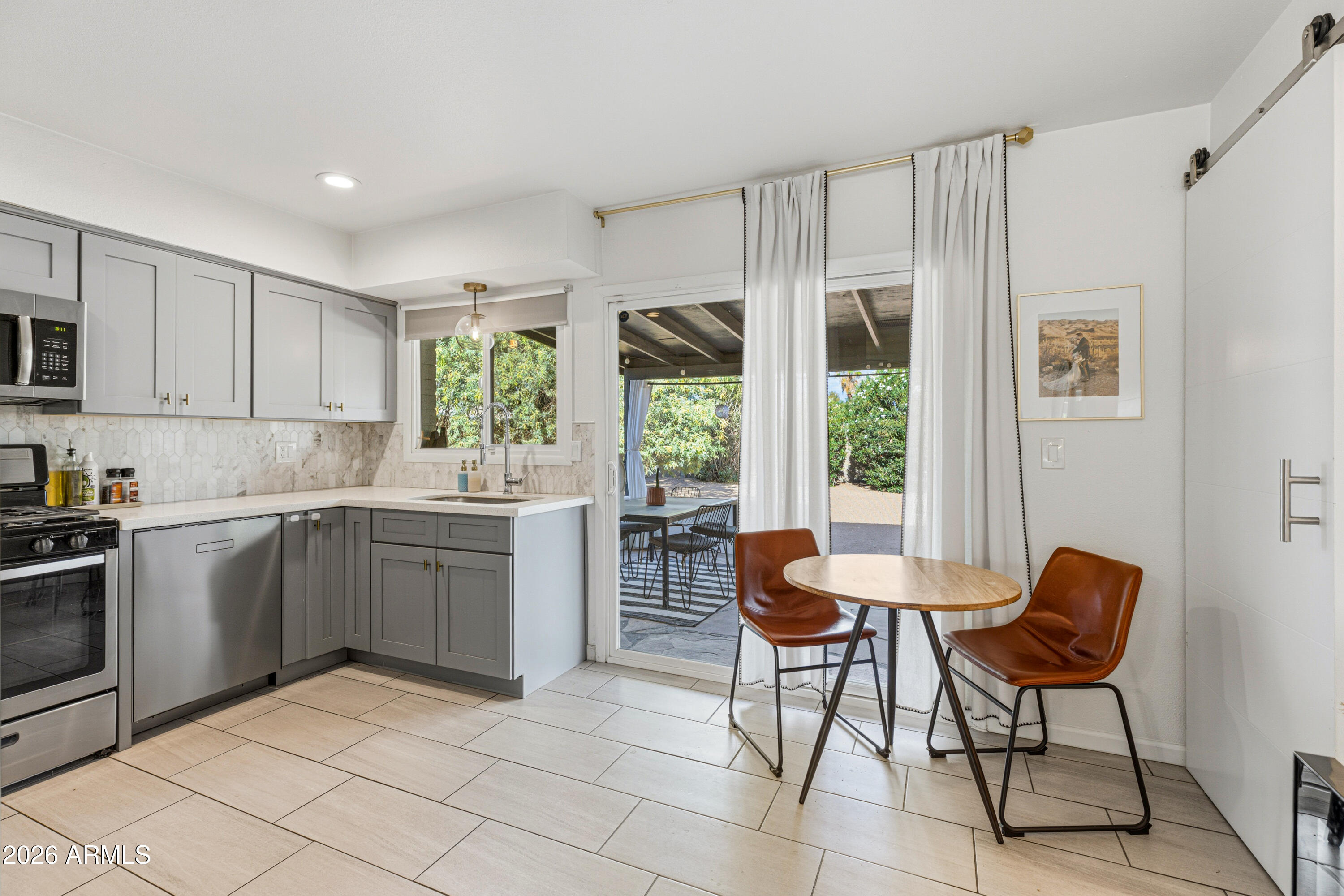 PARADISE VALLEY MANOR 3-B - Residential