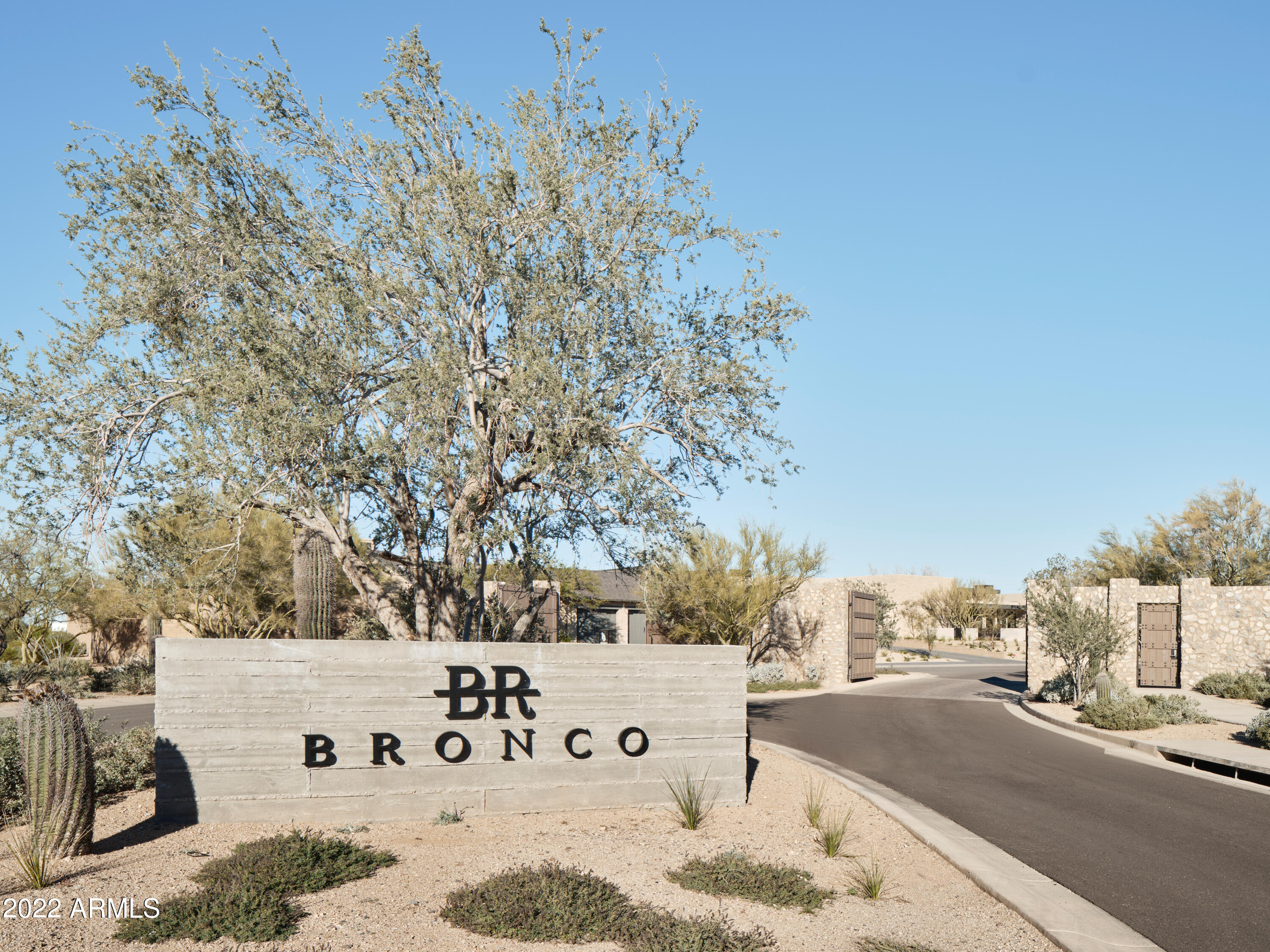 BRONCO ESTATES - Residential