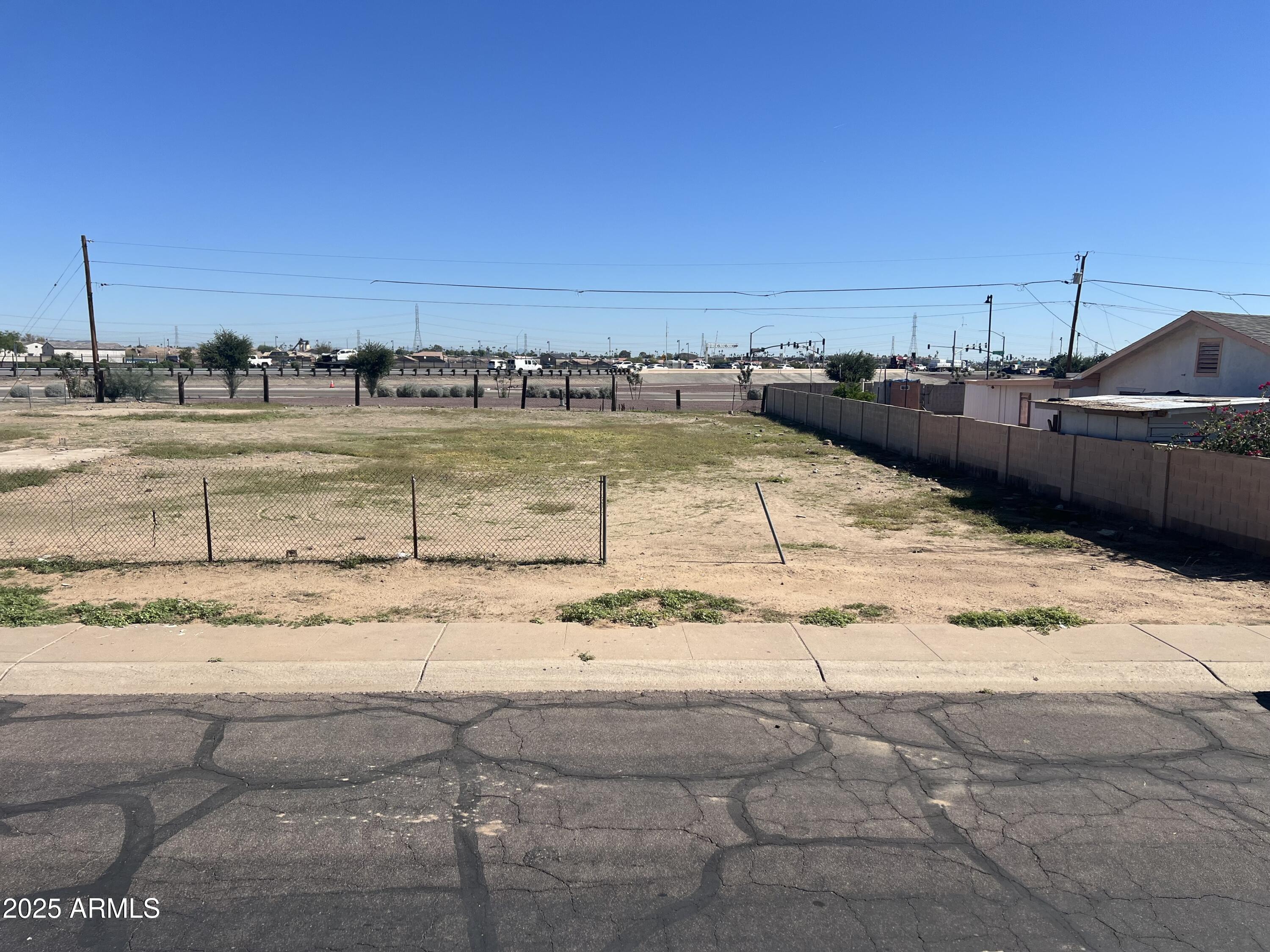 EL MIRAGE - Land