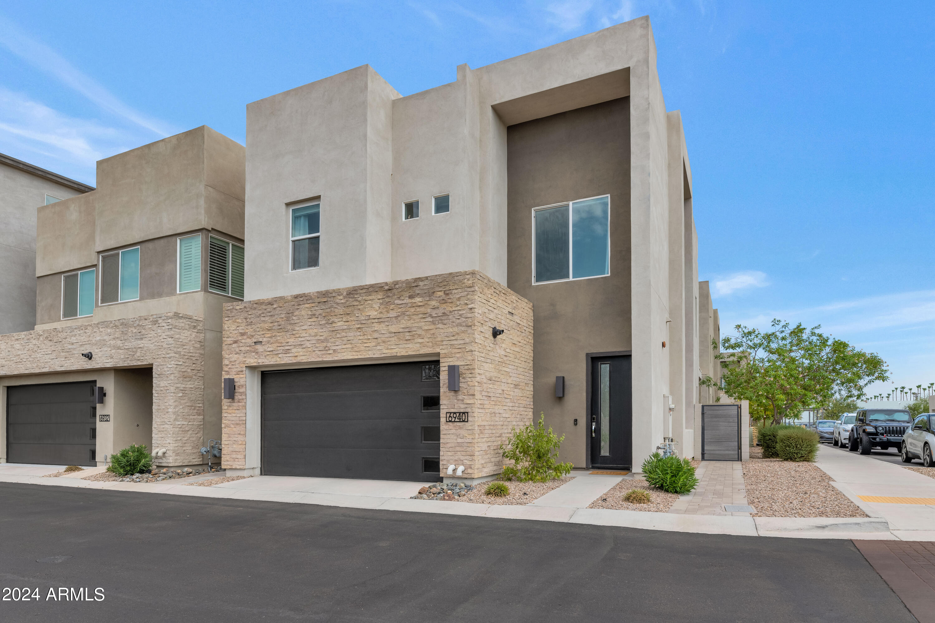 Discover urban luxury in this 3-bed, 2.5-bath gem, built in 2018 in a secure gated community. Enjoy top-tier amenities, including a pool, spa, and gym. Inside, 10' ceilings, neutral tones, and abundant natural light create a perfect space for hosting. The chef's kitchen boasts stainless steel appliances and a stylish waterfall island with seating. The landscaped backyard features a covered patio, artificial turf, and a putting green. Located in the heart of Scottsdale, it's close to Old Town, shopping, dining, hiking, parks, and golf courses, with easy access to the 101 freeway. Your urban oasis awaits!