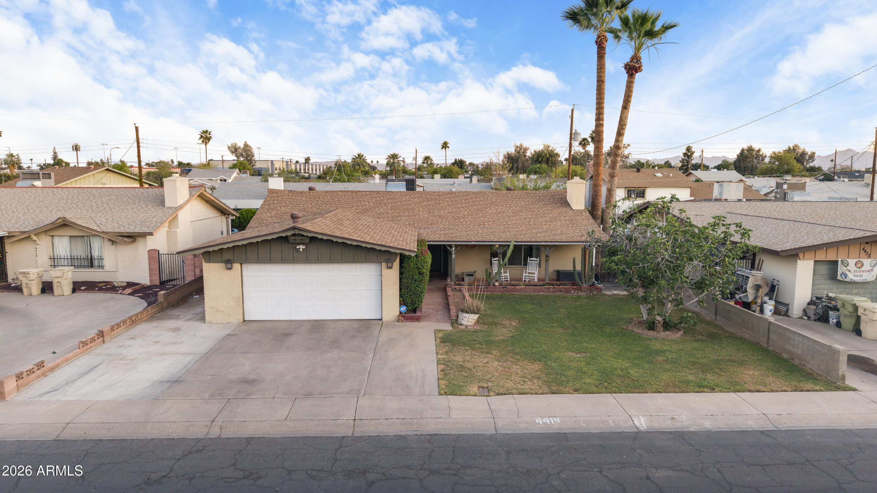 3 bed, 2 bath home with no HOA. Updated kitchen, open layout, and good natural light.
Spacious backyard with grass, perfect for everyday living. 
Located near 43rd Ave & Bethany Home with quick access to Walmart, Fry's, restaurants, parks, and Christown shopping area. Easy freeway access makes commuting simple.
Seller is motivated. Come see it in person.