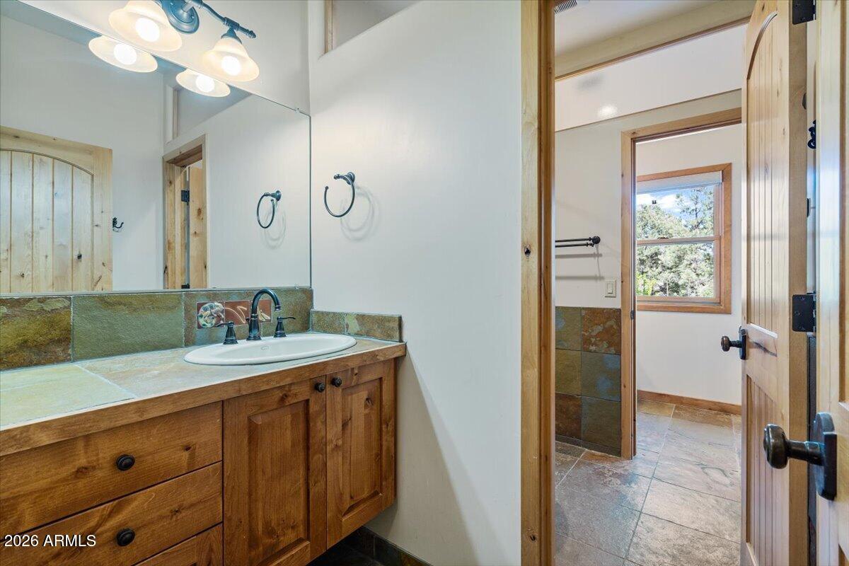 THE WOODS PAYSON - Residential