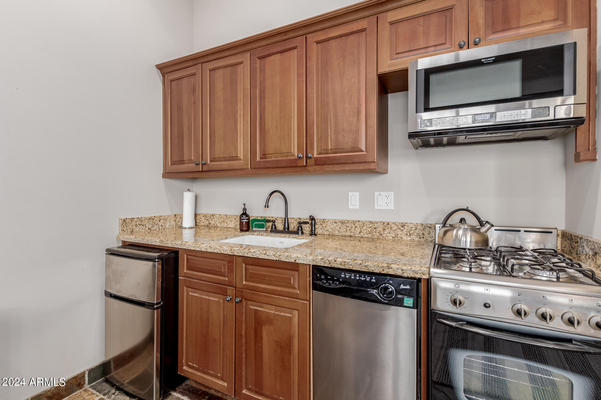 SUNBURST FARMS EAST 6 - Residential