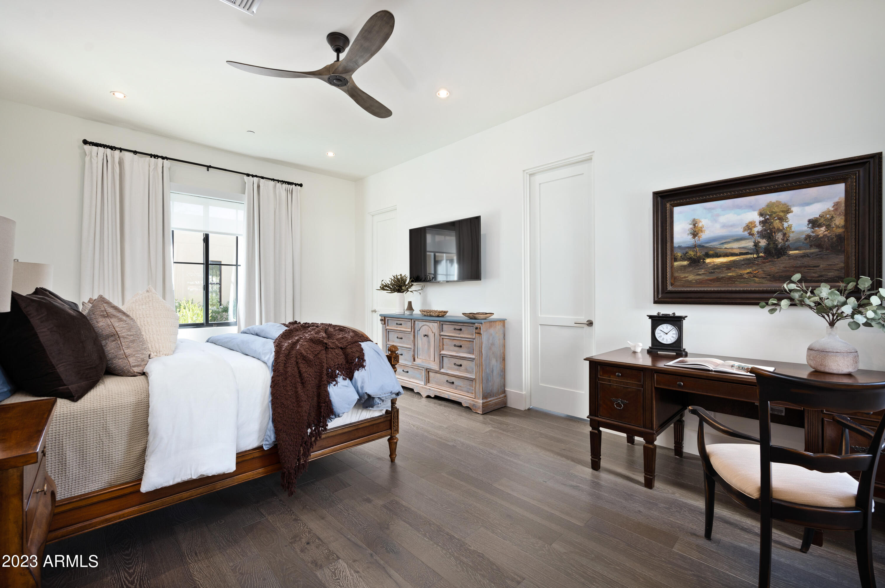 WHITE HORSE - Residential